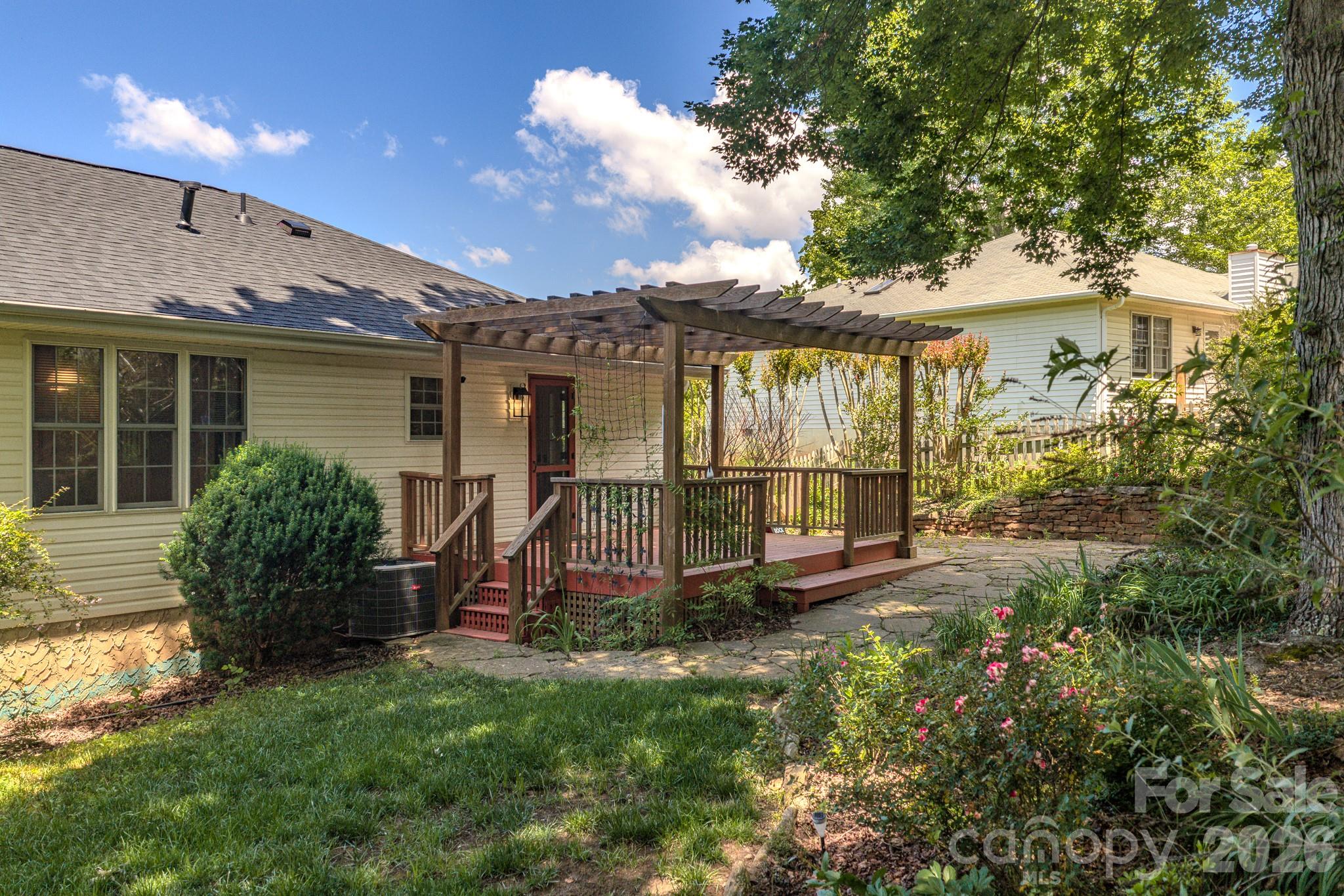 102 Forest Lake Drive — Asheville