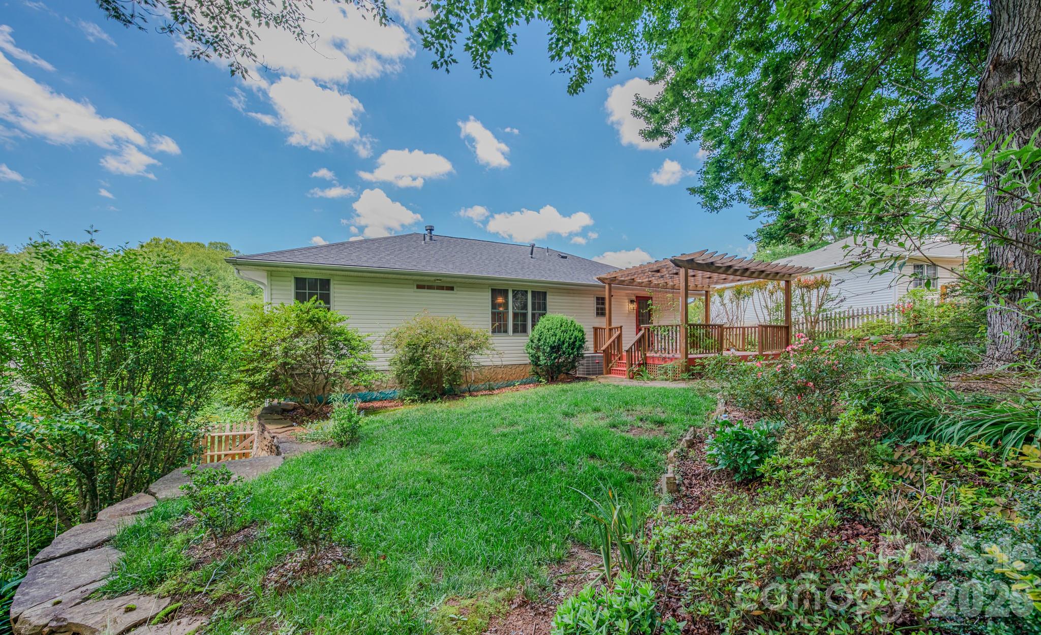 102 Forest Lake Drive — Asheville