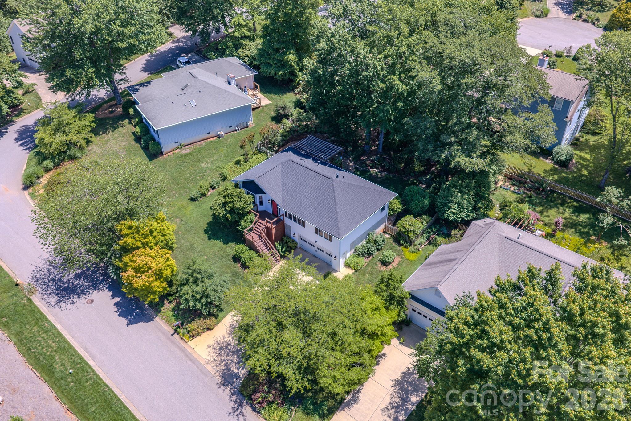 102 Forest Lake Drive — Asheville