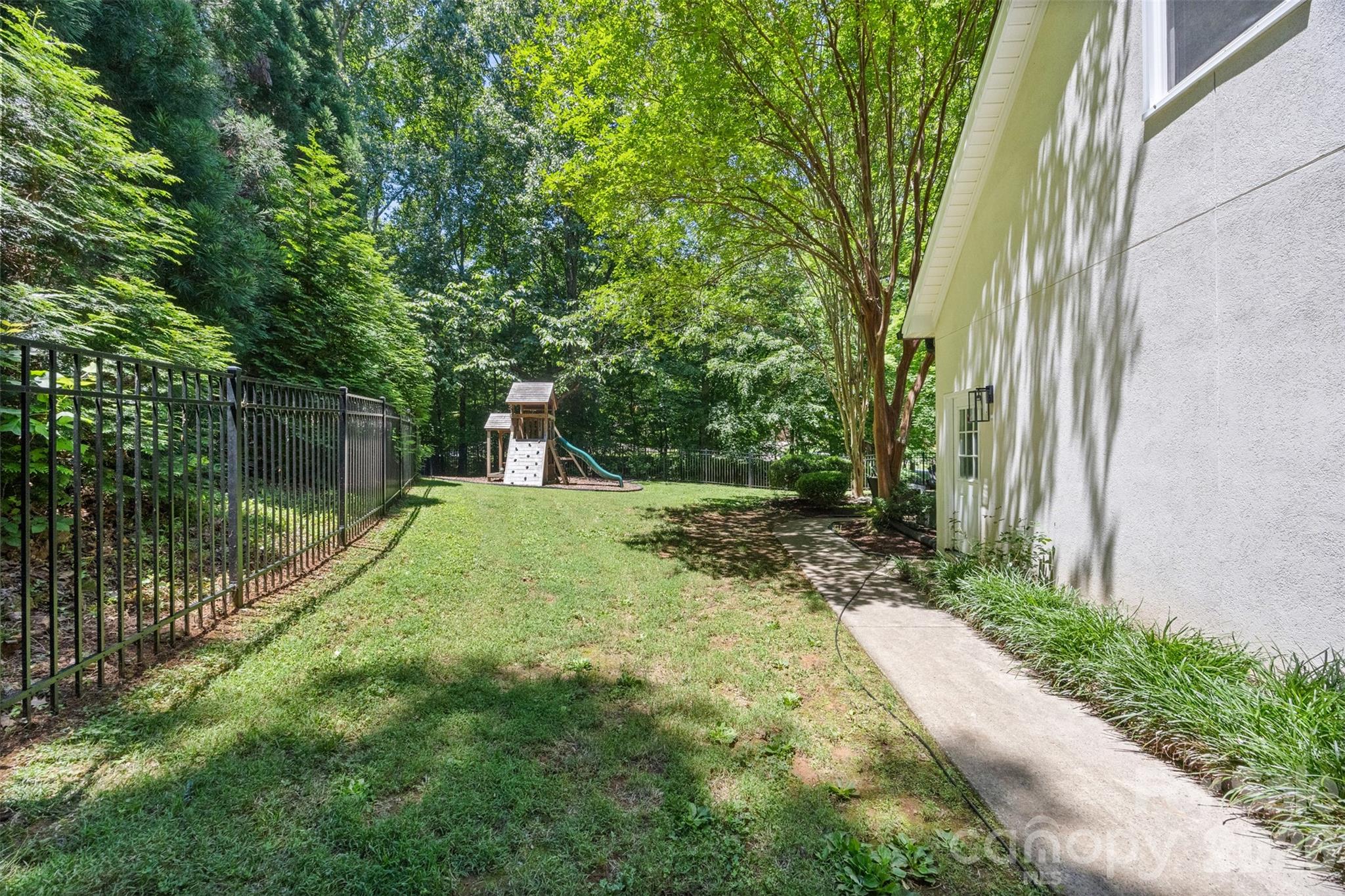 1027 Dan Maples Drive — Cramerton
