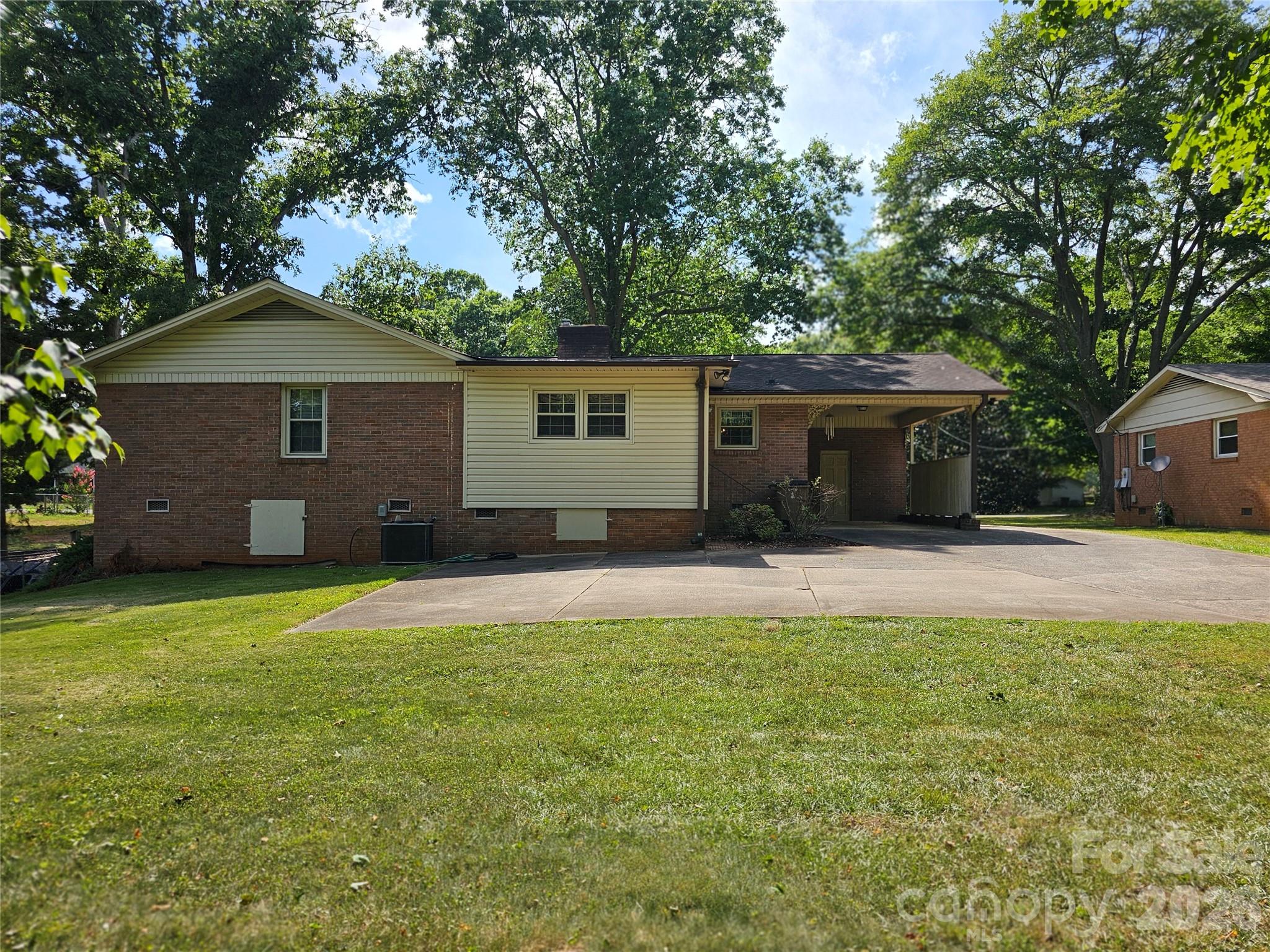 331 Woodside Drive — Shelby
