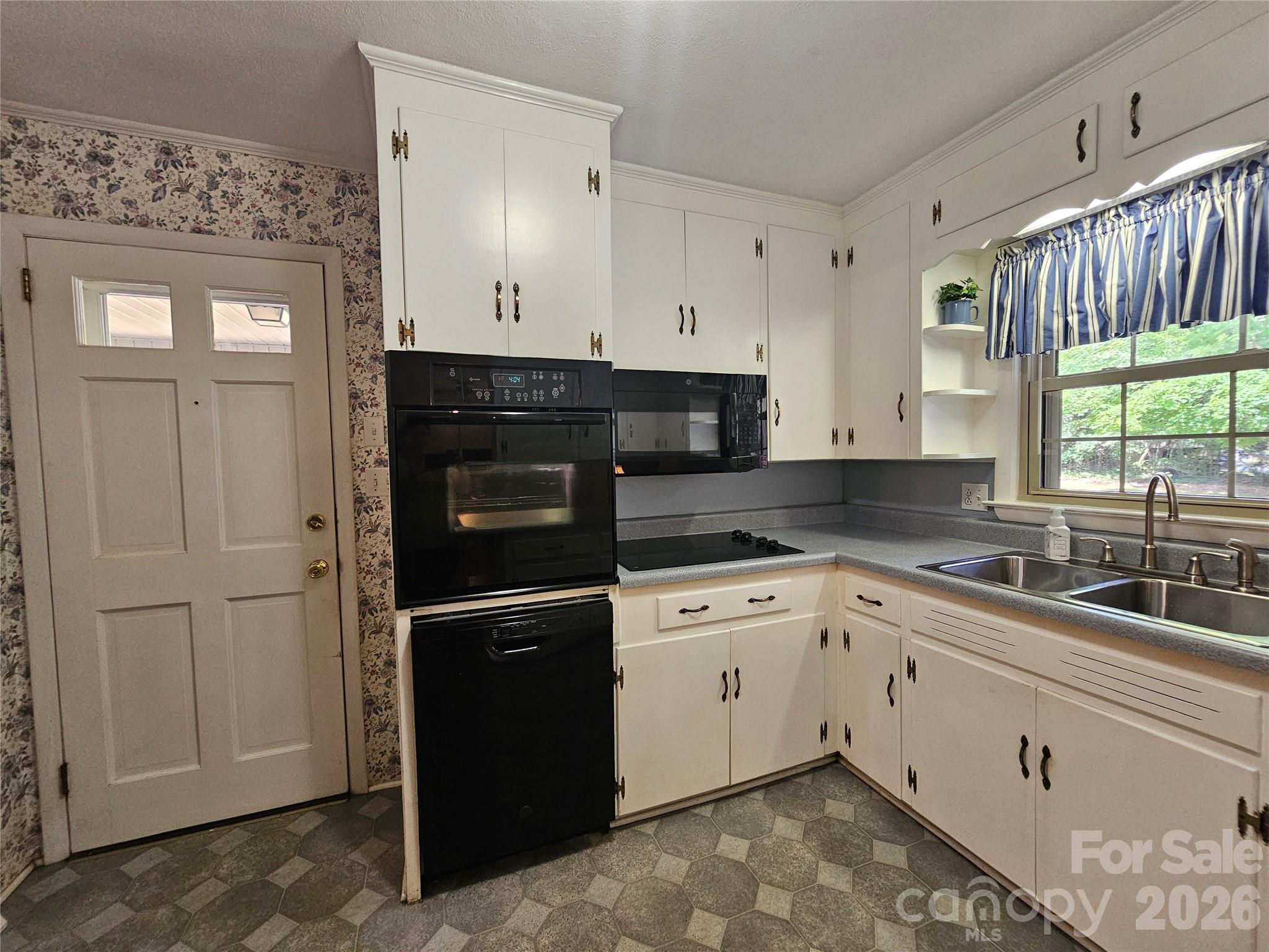 331 Woodside Drive — Shelby