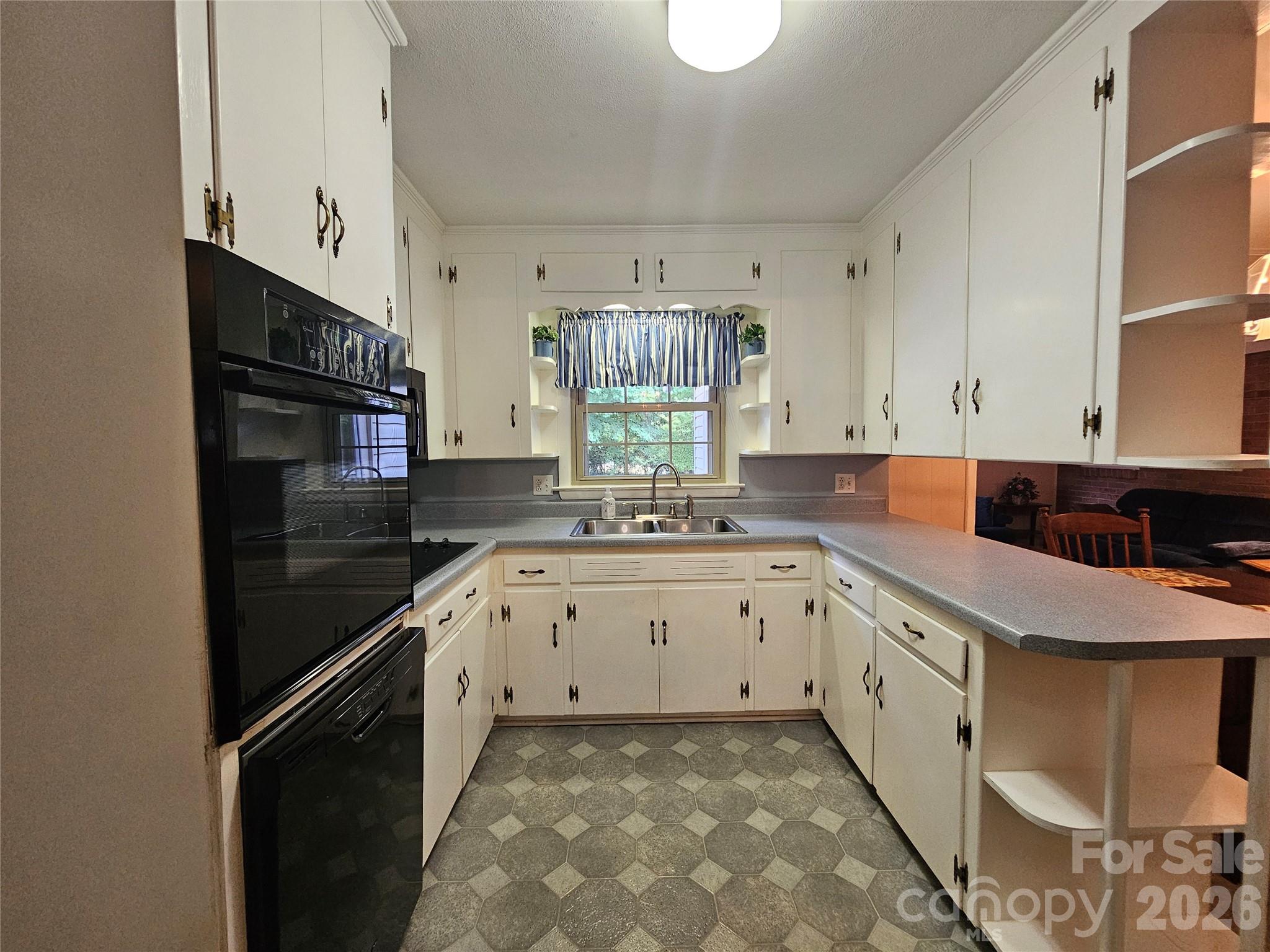 331 Woodside Drive — Shelby
