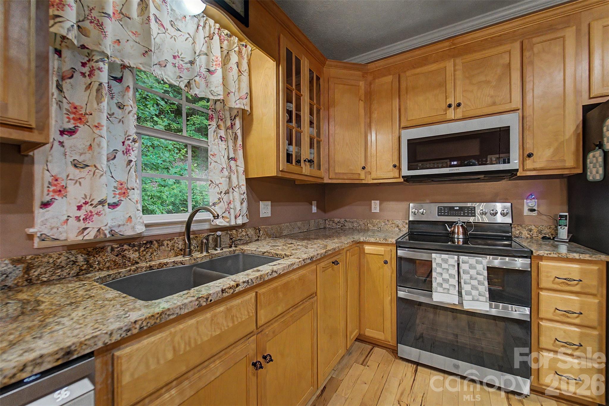 77 Pigeon Creek Trail — Bryson City