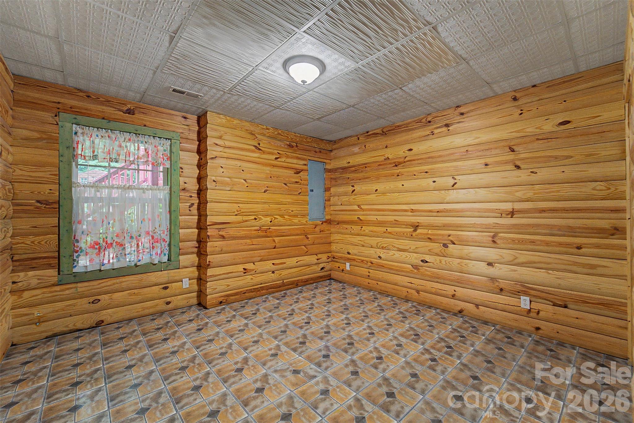 77 Pigeon Creek Trail — Bryson City