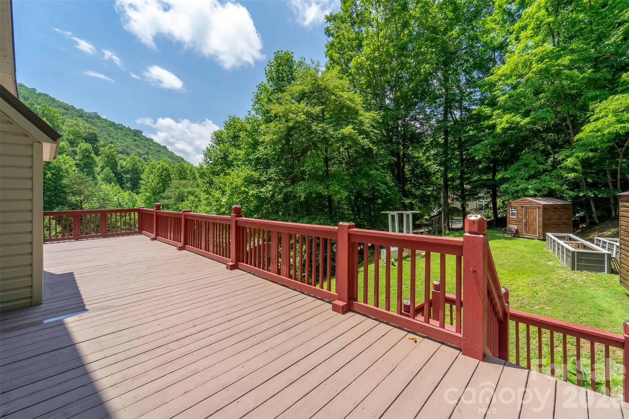 77 Pigeon Creek Trail — Bryson City