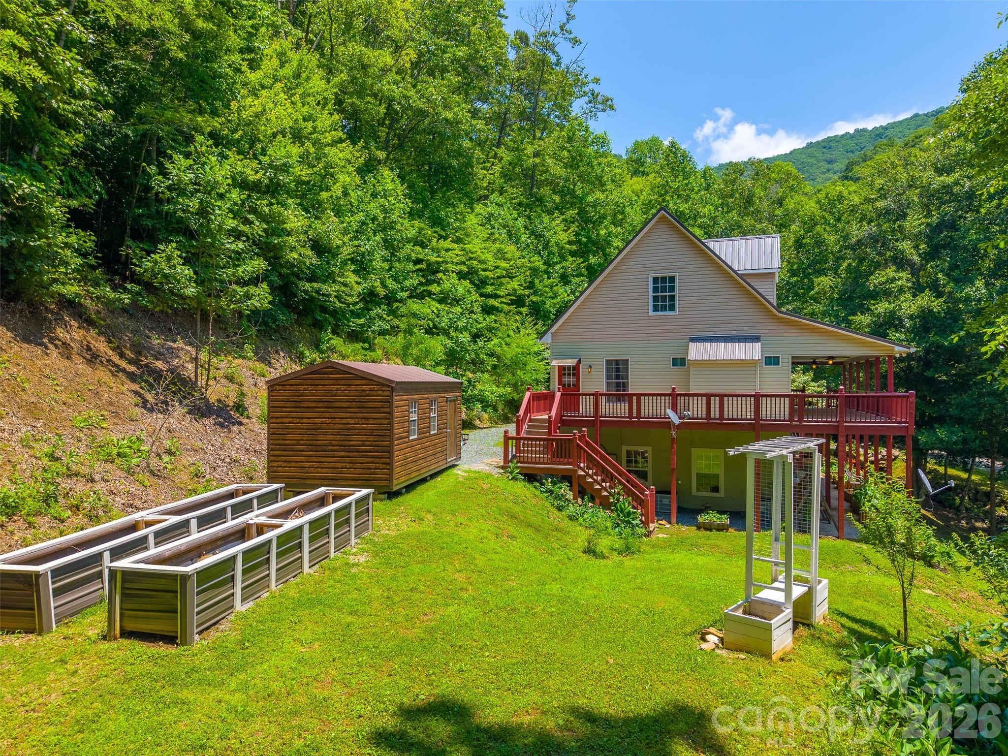 77 Pigeon Creek Trail — Bryson City