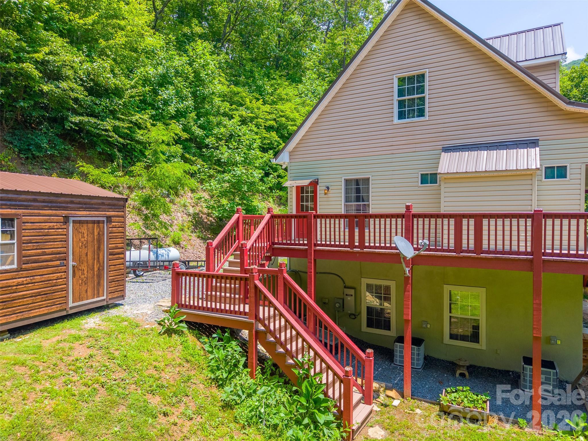 77 Pigeon Creek Trail — Bryson City