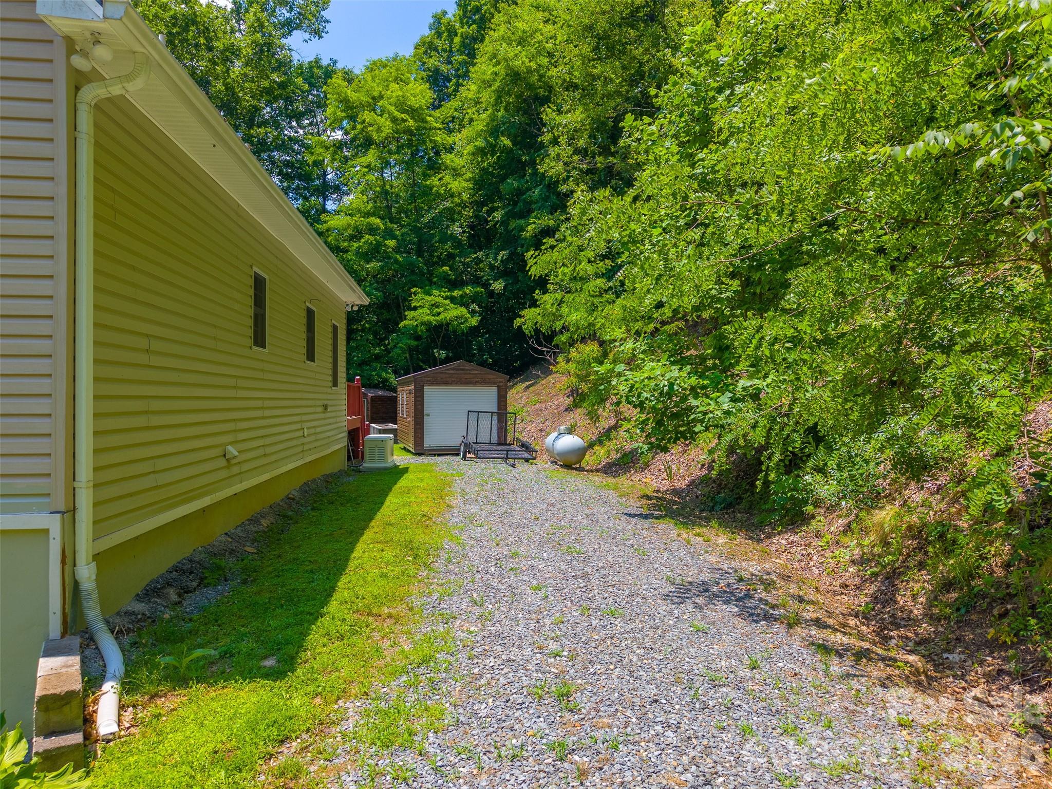 77 Pigeon Creek Trail — Bryson City