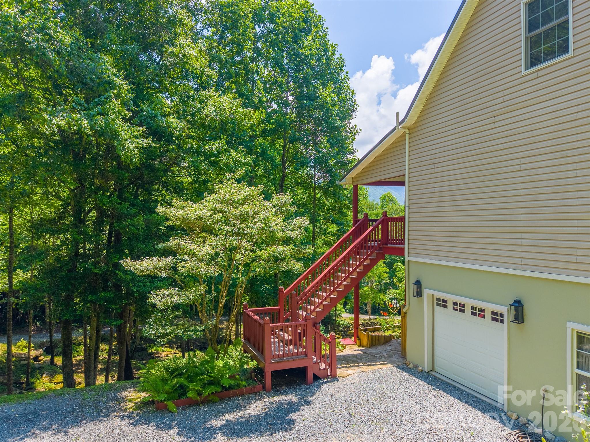 77 Pigeon Creek Trail — Bryson City