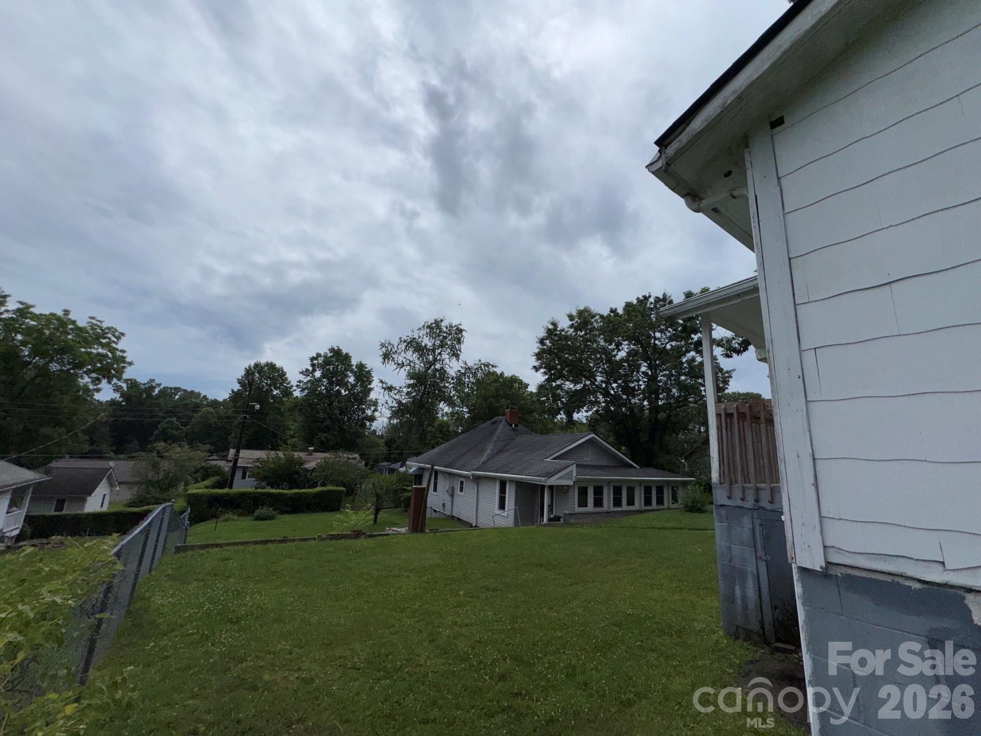 831/833 N Oak Street — Hendersonville