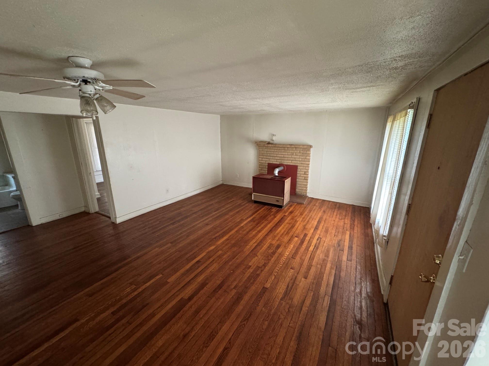 831/833 N Oak Street — Hendersonville