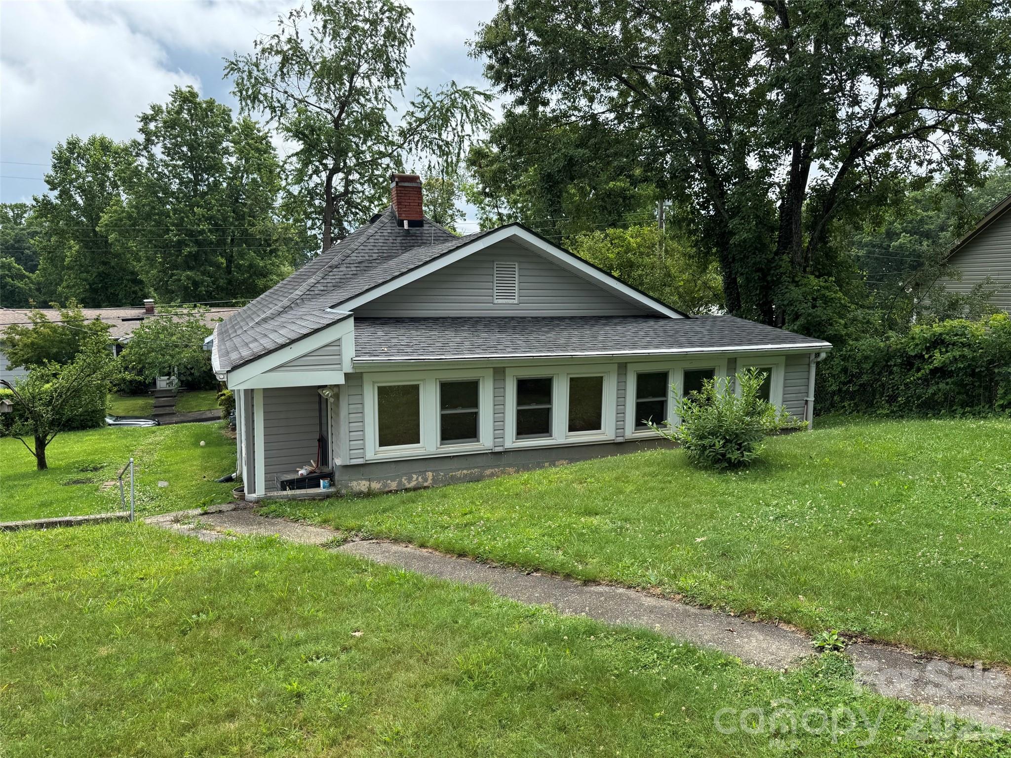 831/833 N Oak Street — Hendersonville