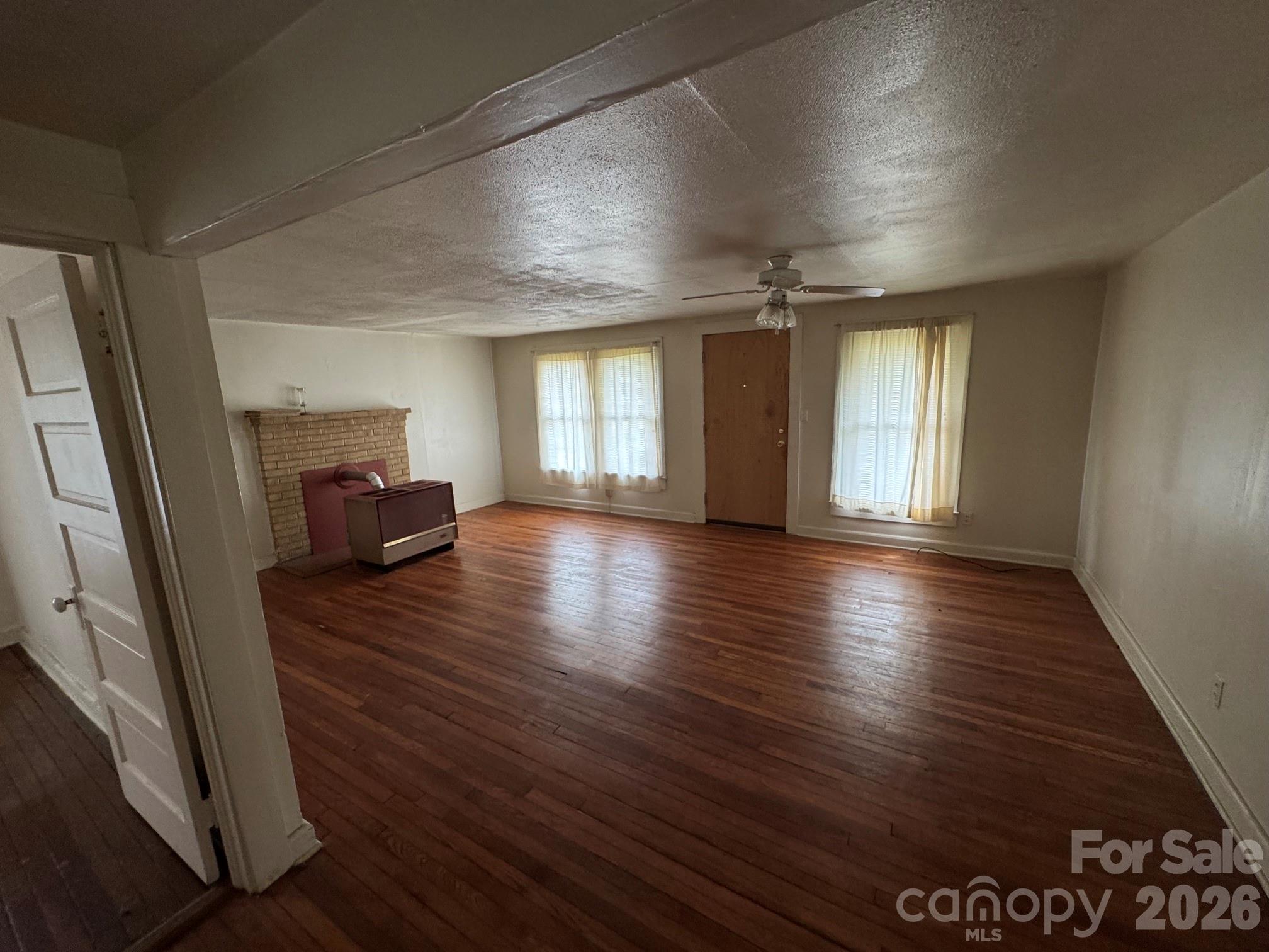 831/833 N Oak Street — Hendersonville