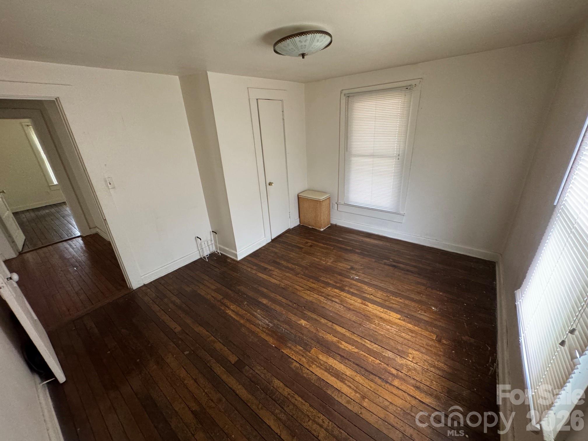 831/833 N Oak Street — Hendersonville