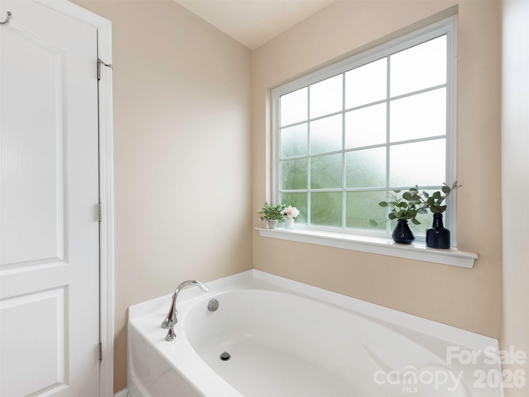 1100 Mountain Laurel Court — Matthews