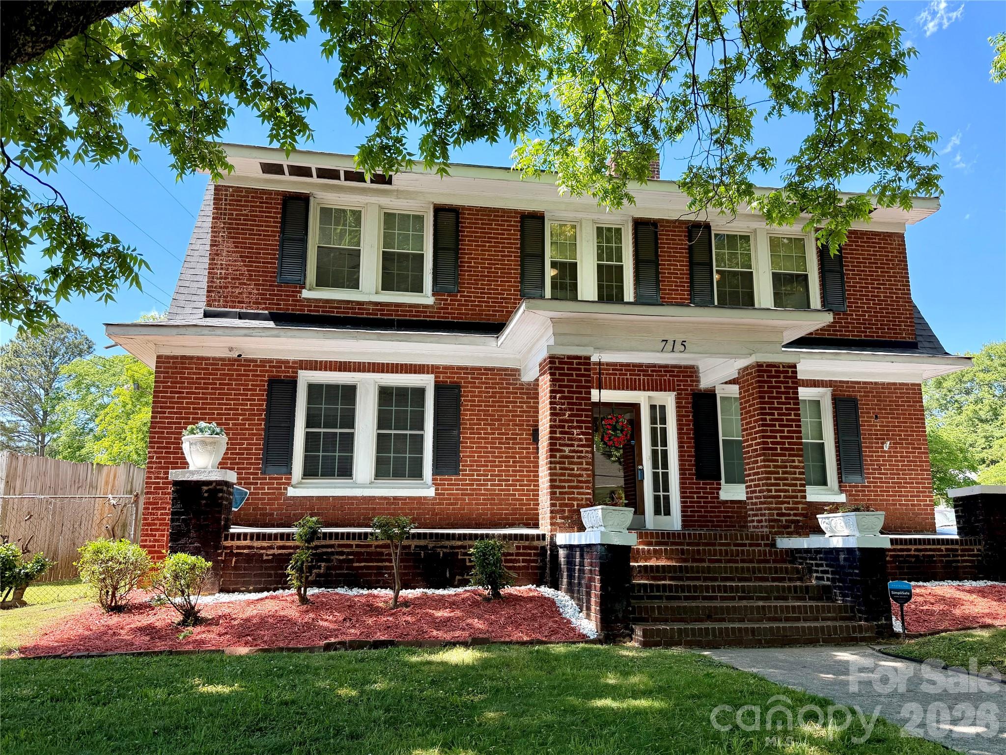 715 E Marion Street — Shelby