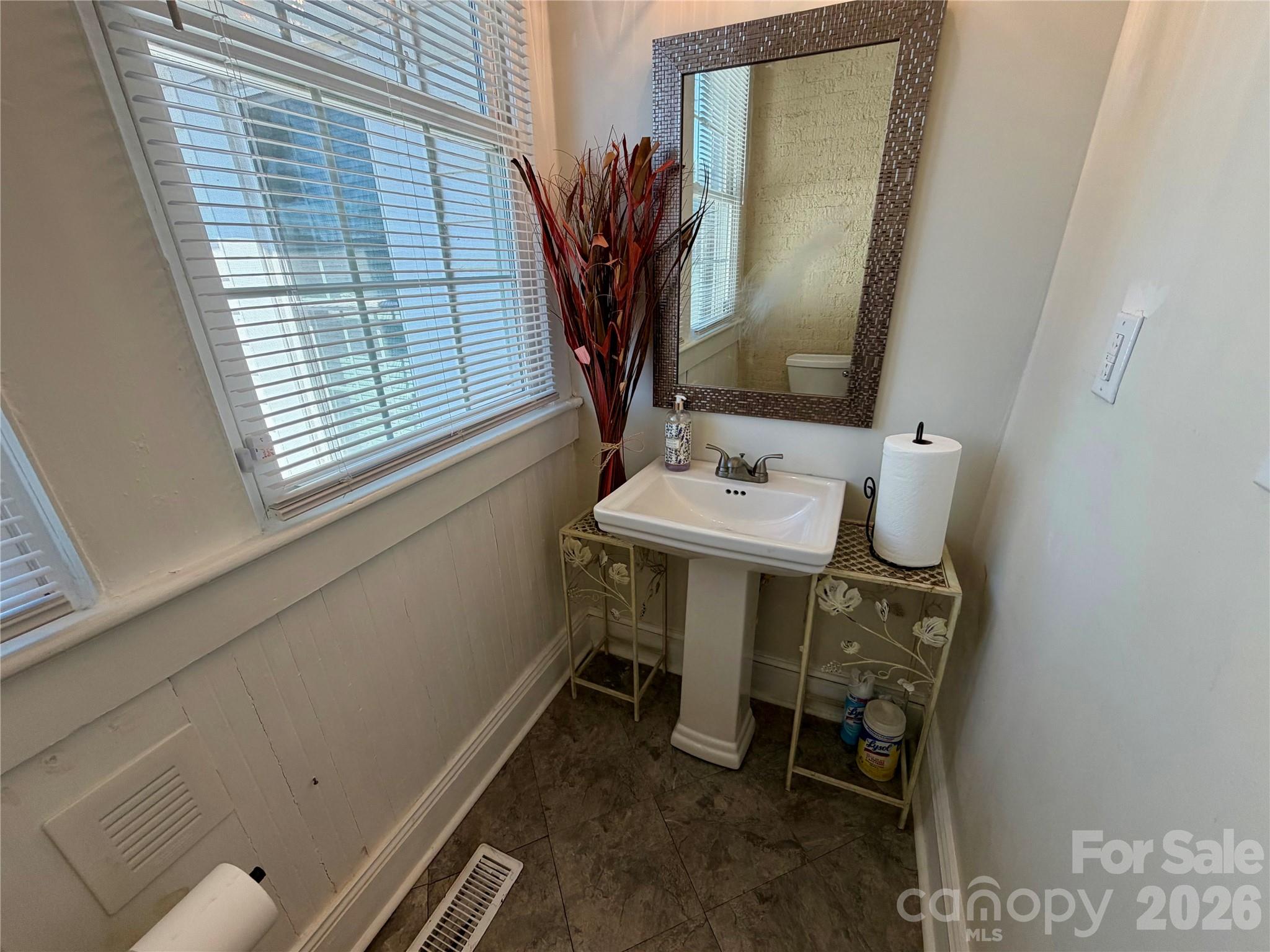 715 E Marion Street — Shelby