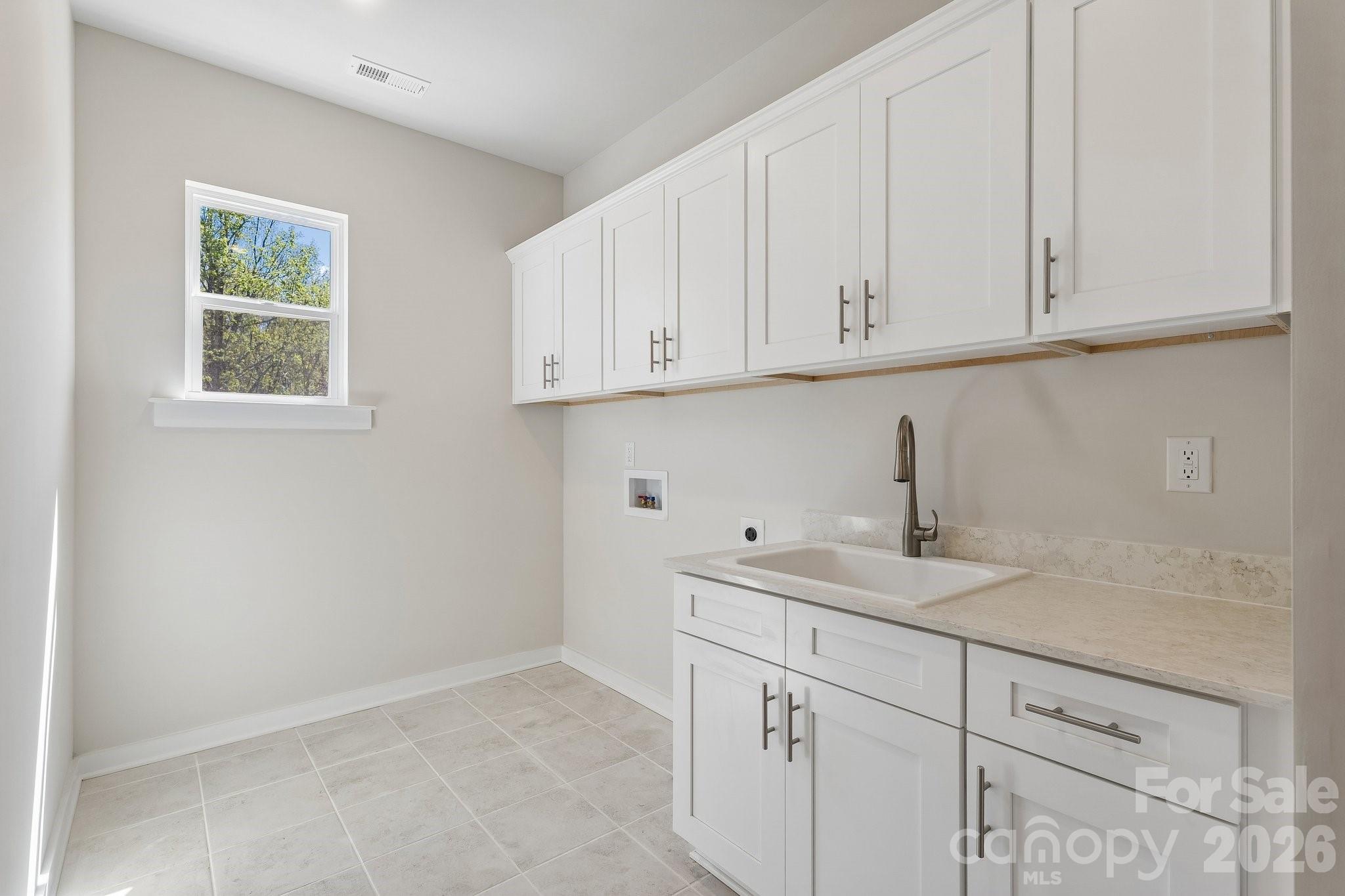 204 E Warfield Drive — Mooresville