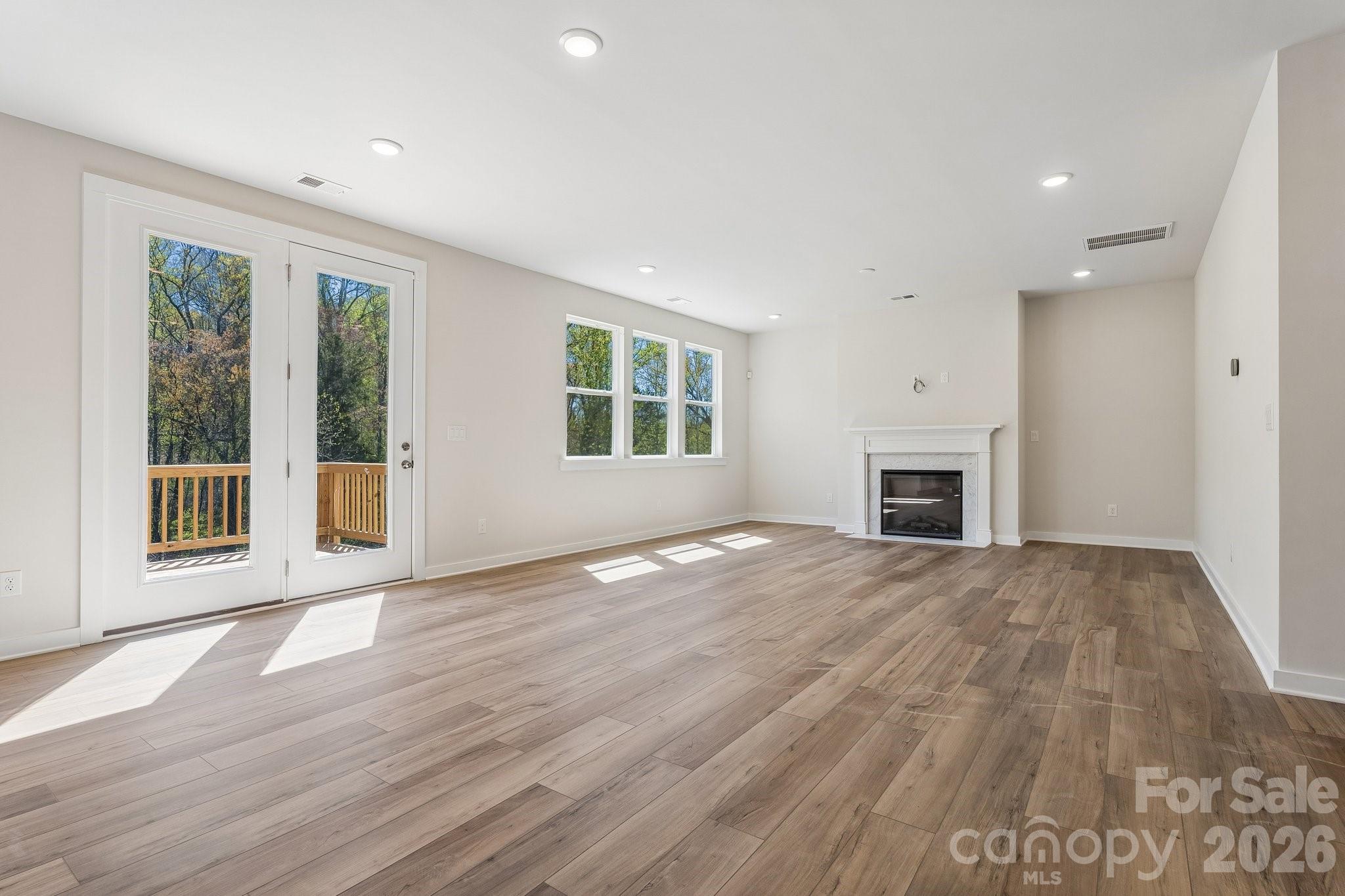 204 E Warfield Drive — Mooresville