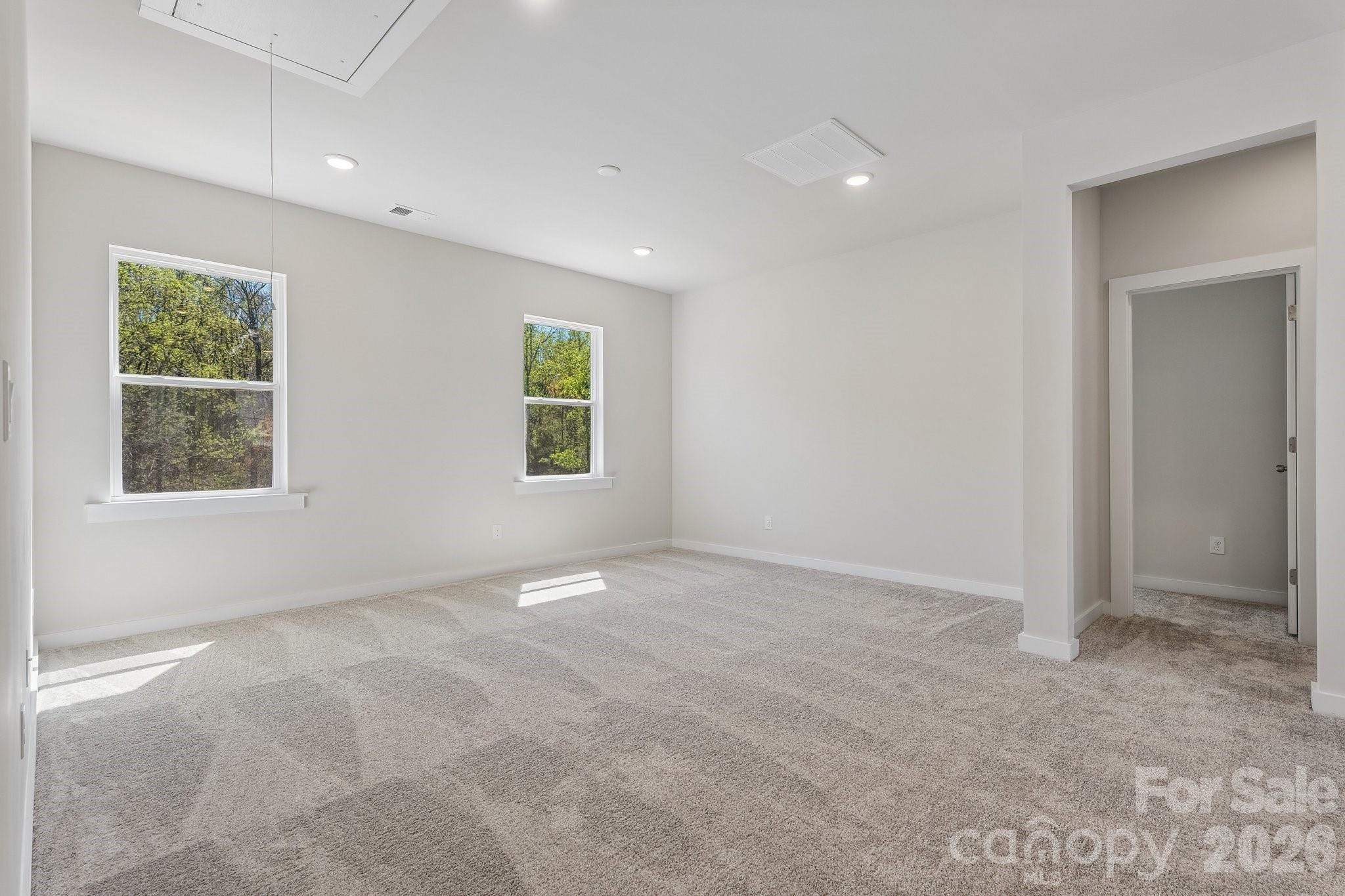 204 E Warfield Drive — Mooresville