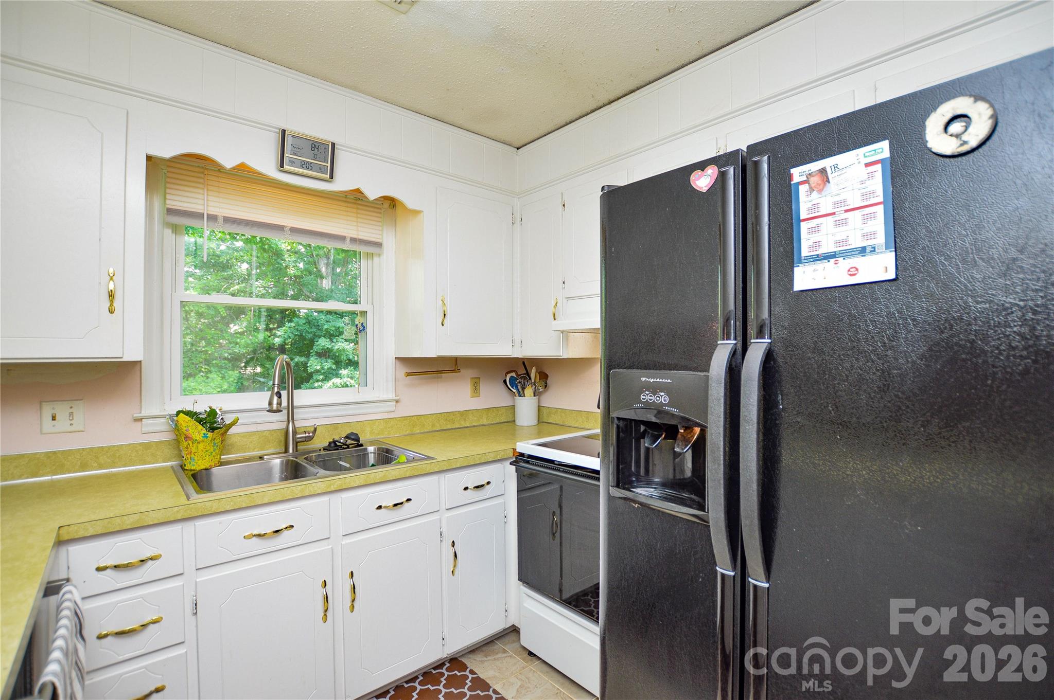 518 Vinecrest Drive — Matthews