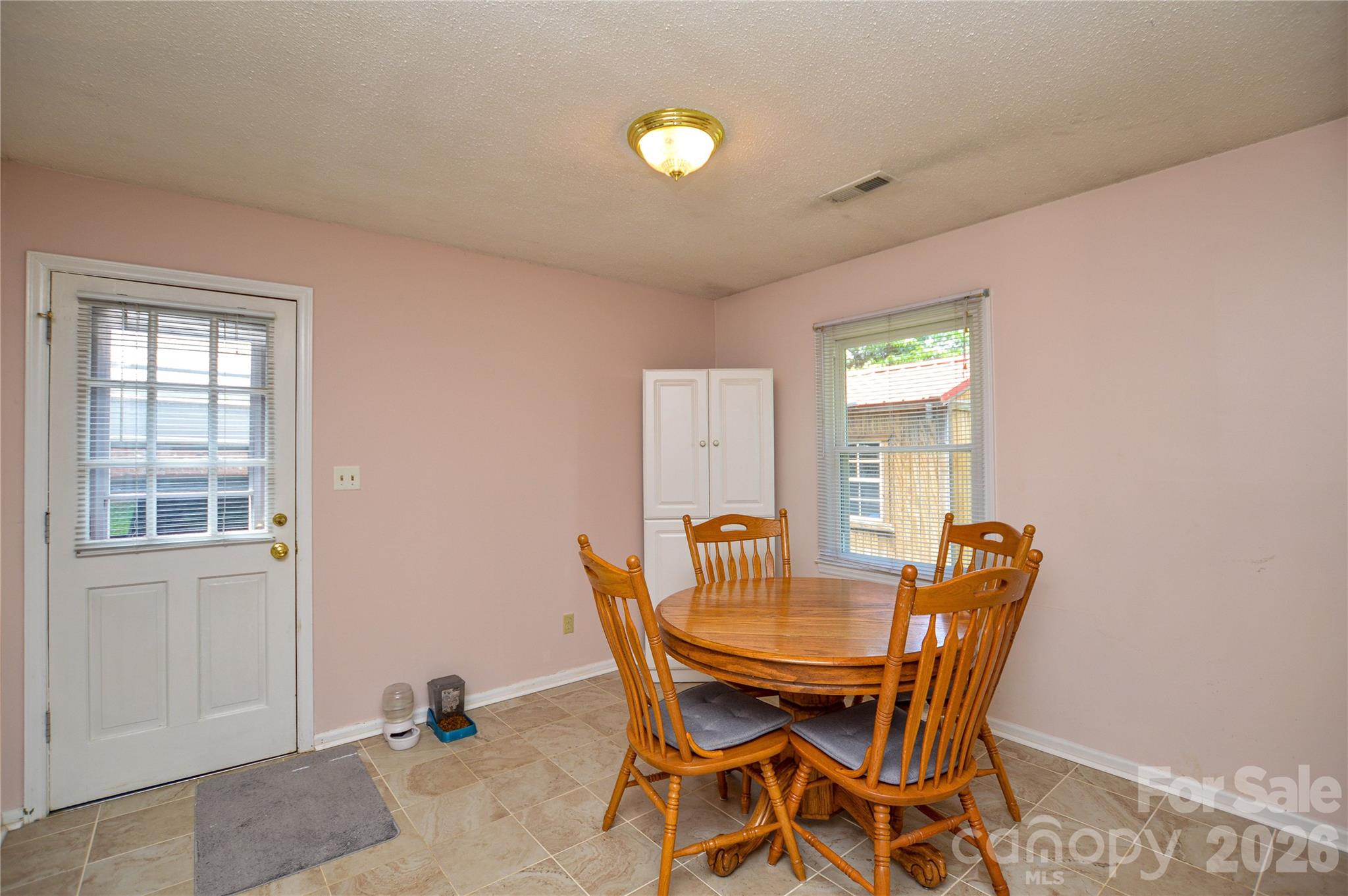 518 Vinecrest Drive — Matthews