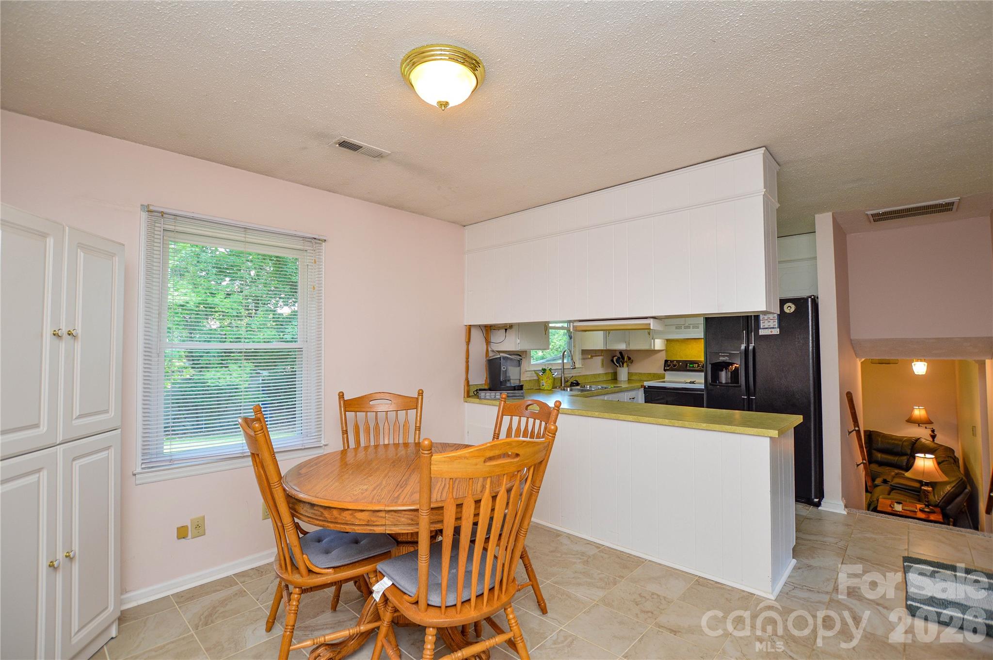518 Vinecrest Drive — Matthews
