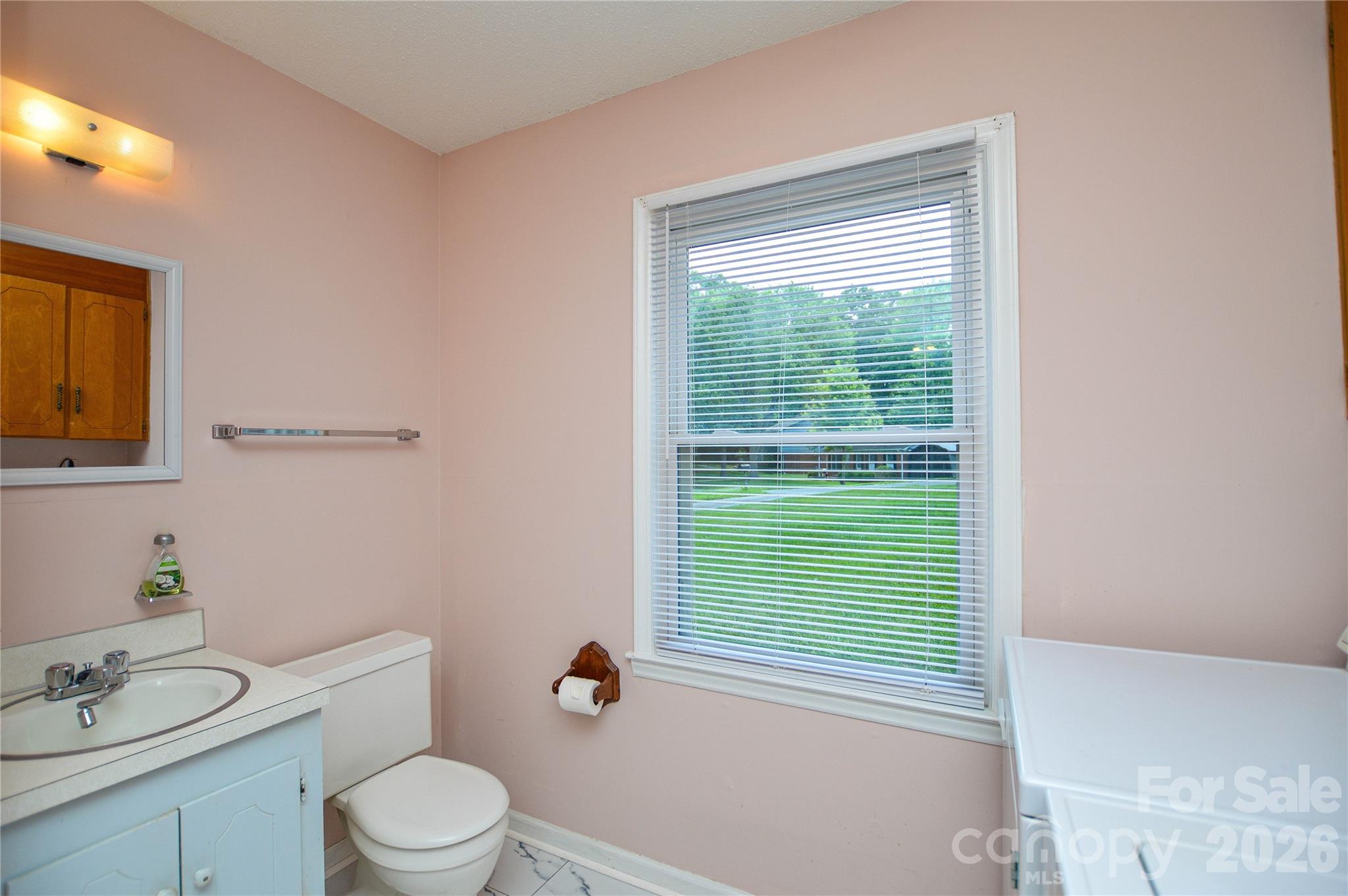 518 Vinecrest Drive — Matthews
