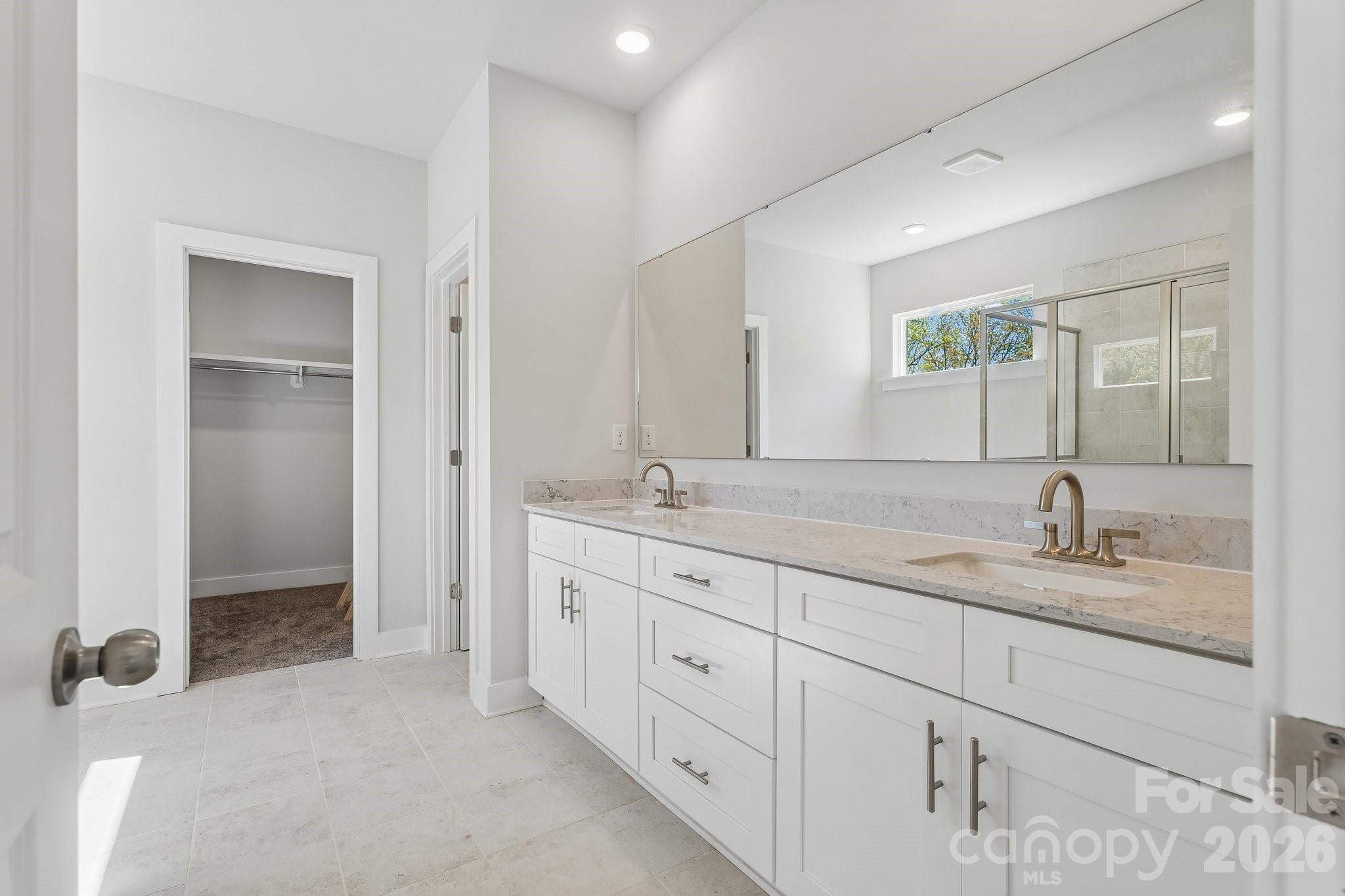 208 E Warfield Drive — Mooresville