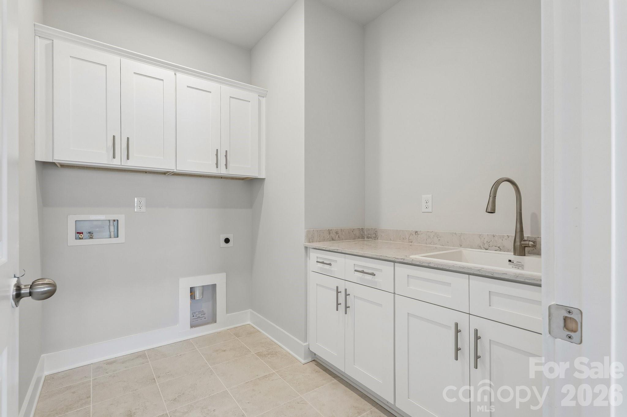 208 E Warfield Drive — Mooresville