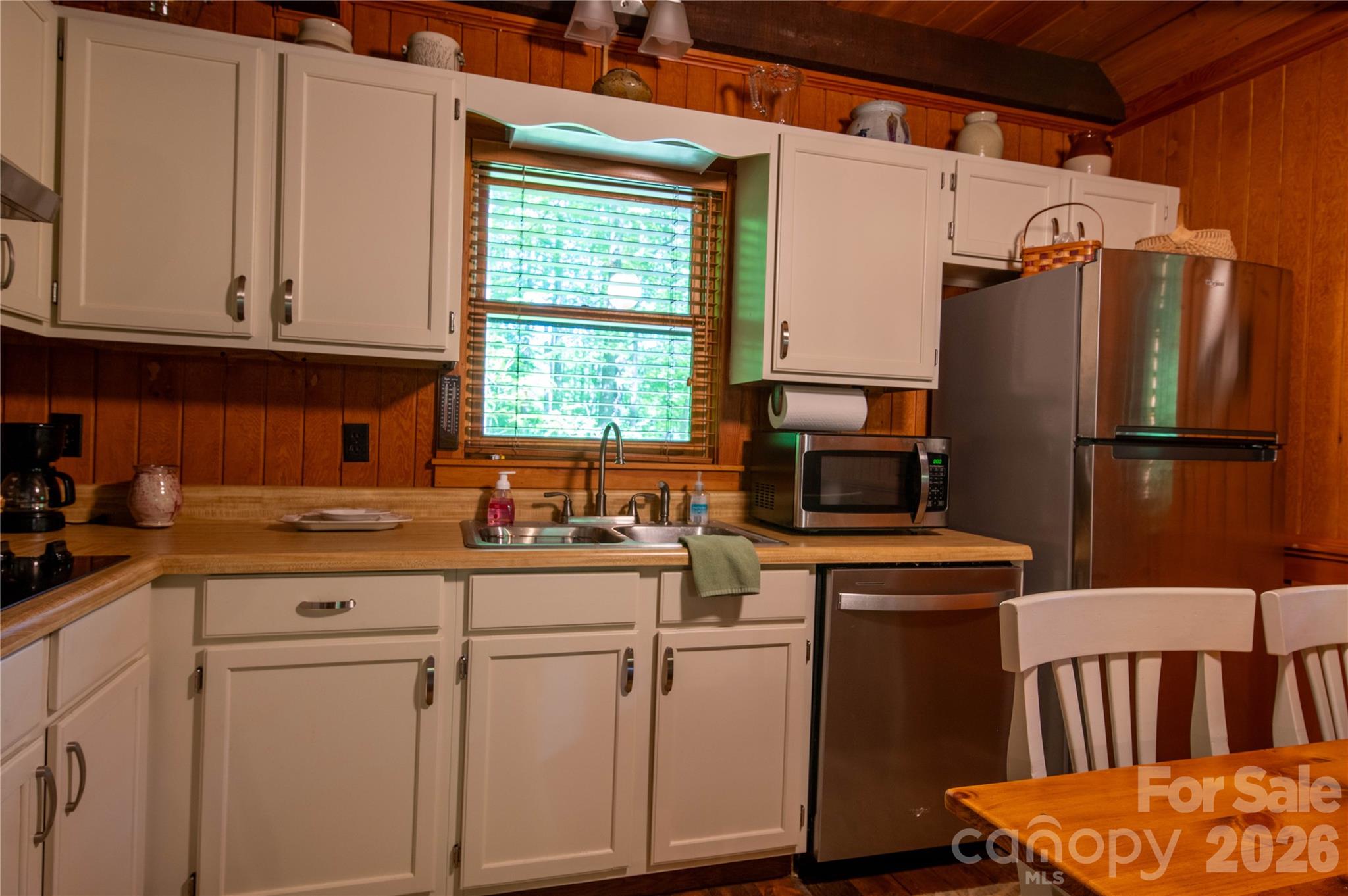152 Middle Creek Cove — Burnsville