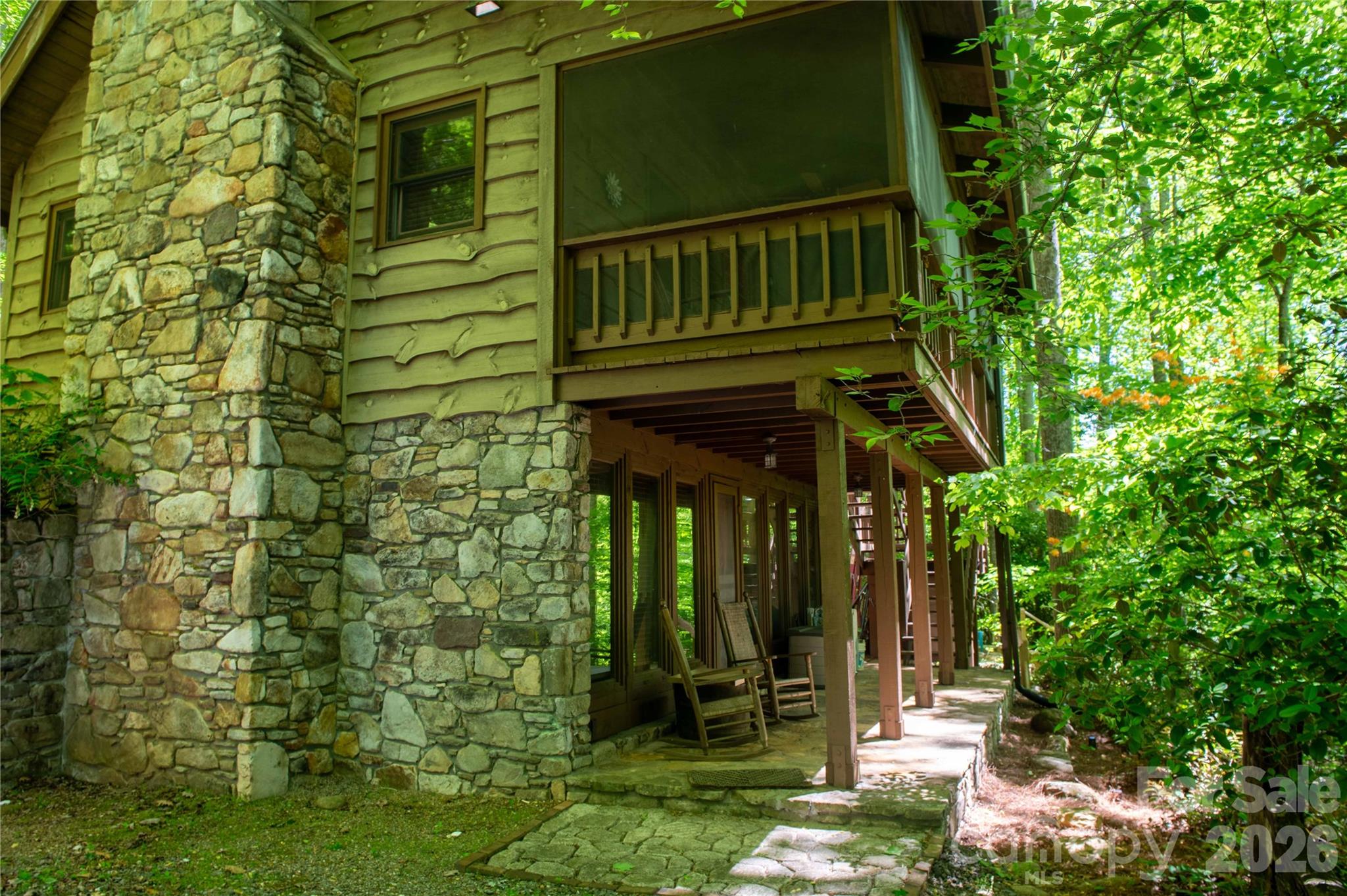152 Middle Creek Cove — Burnsville