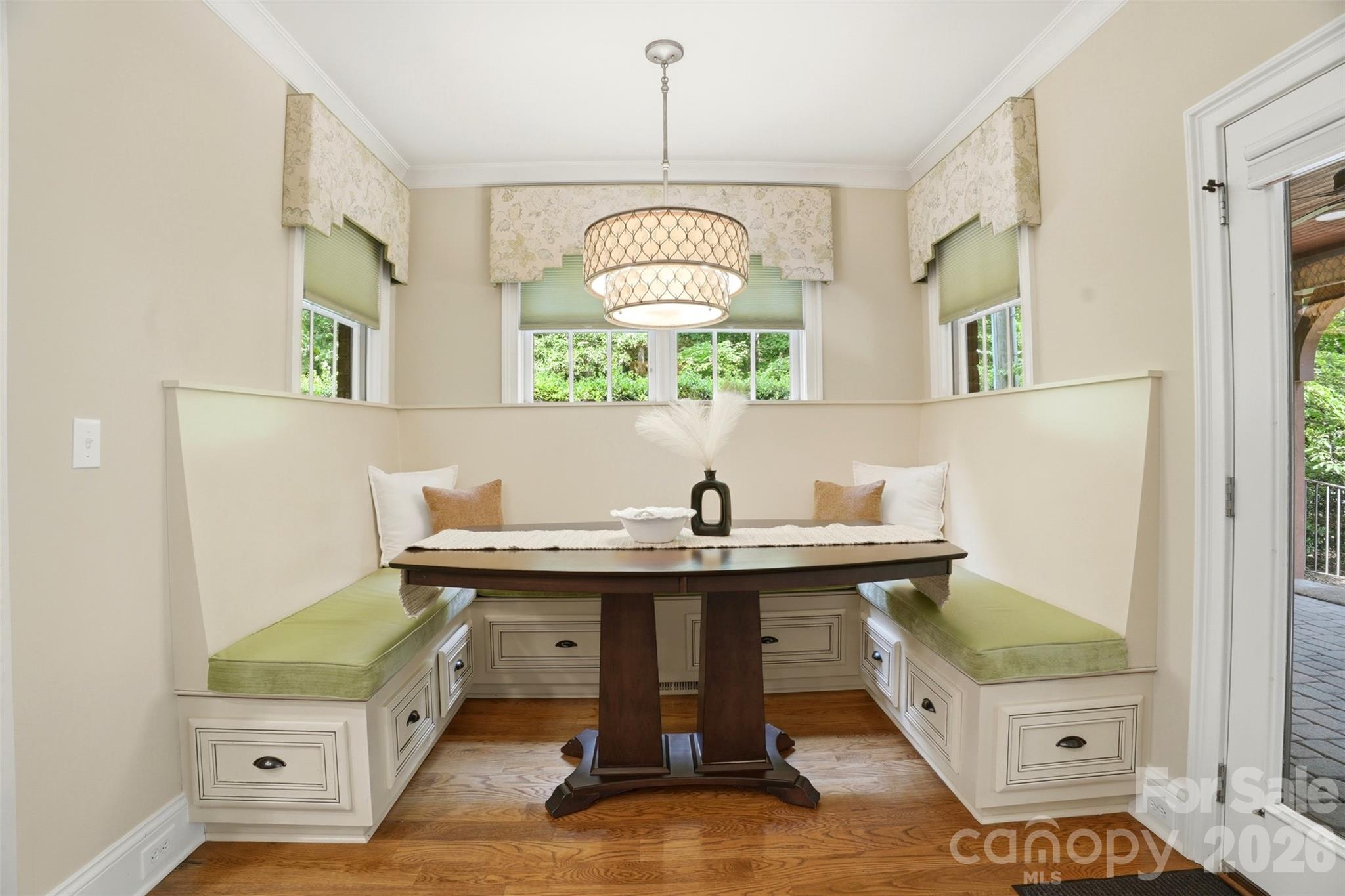 1405 Elmsford Lane — Matthews
