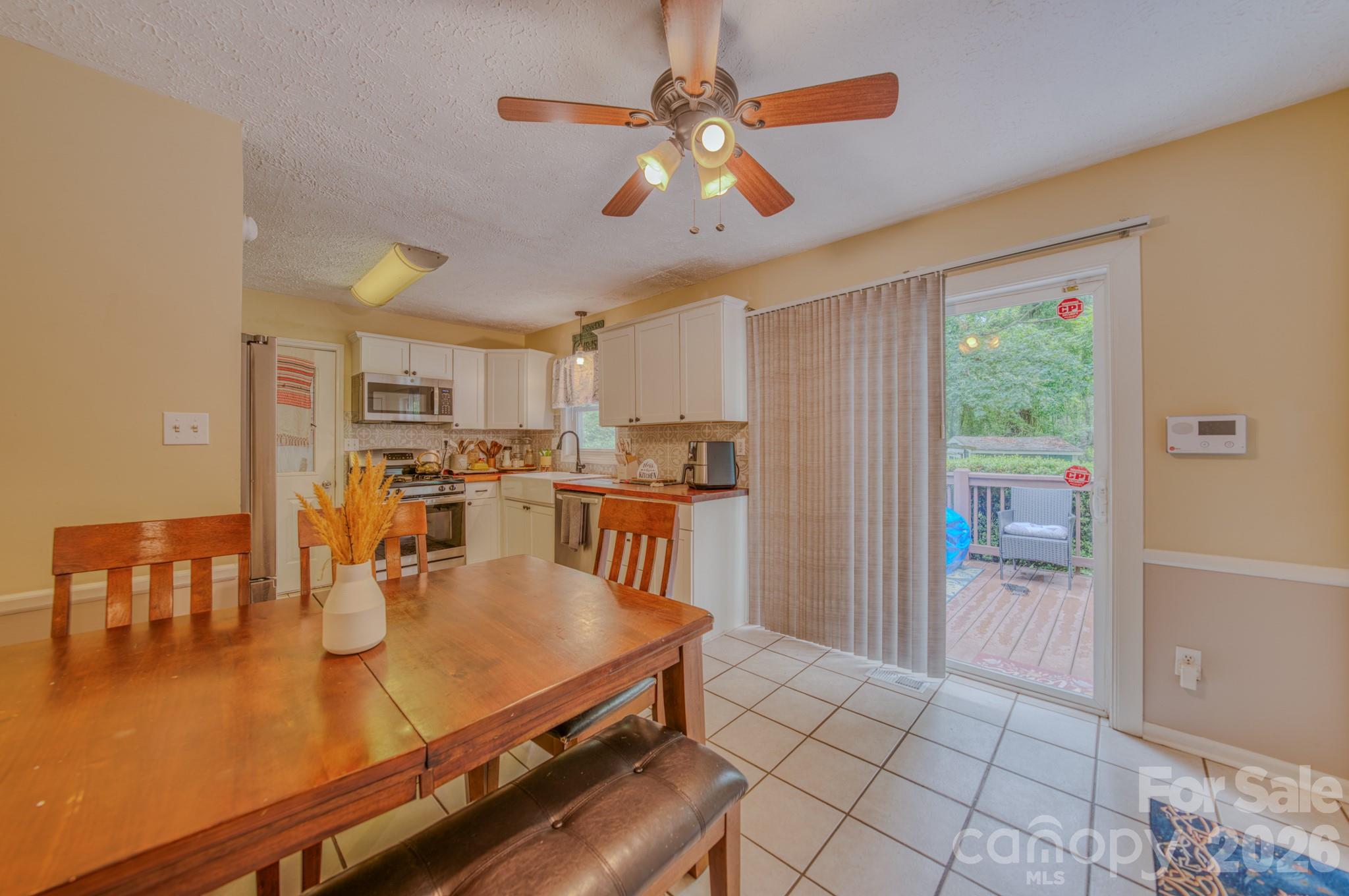112 Amelia Drive — Hendersonville