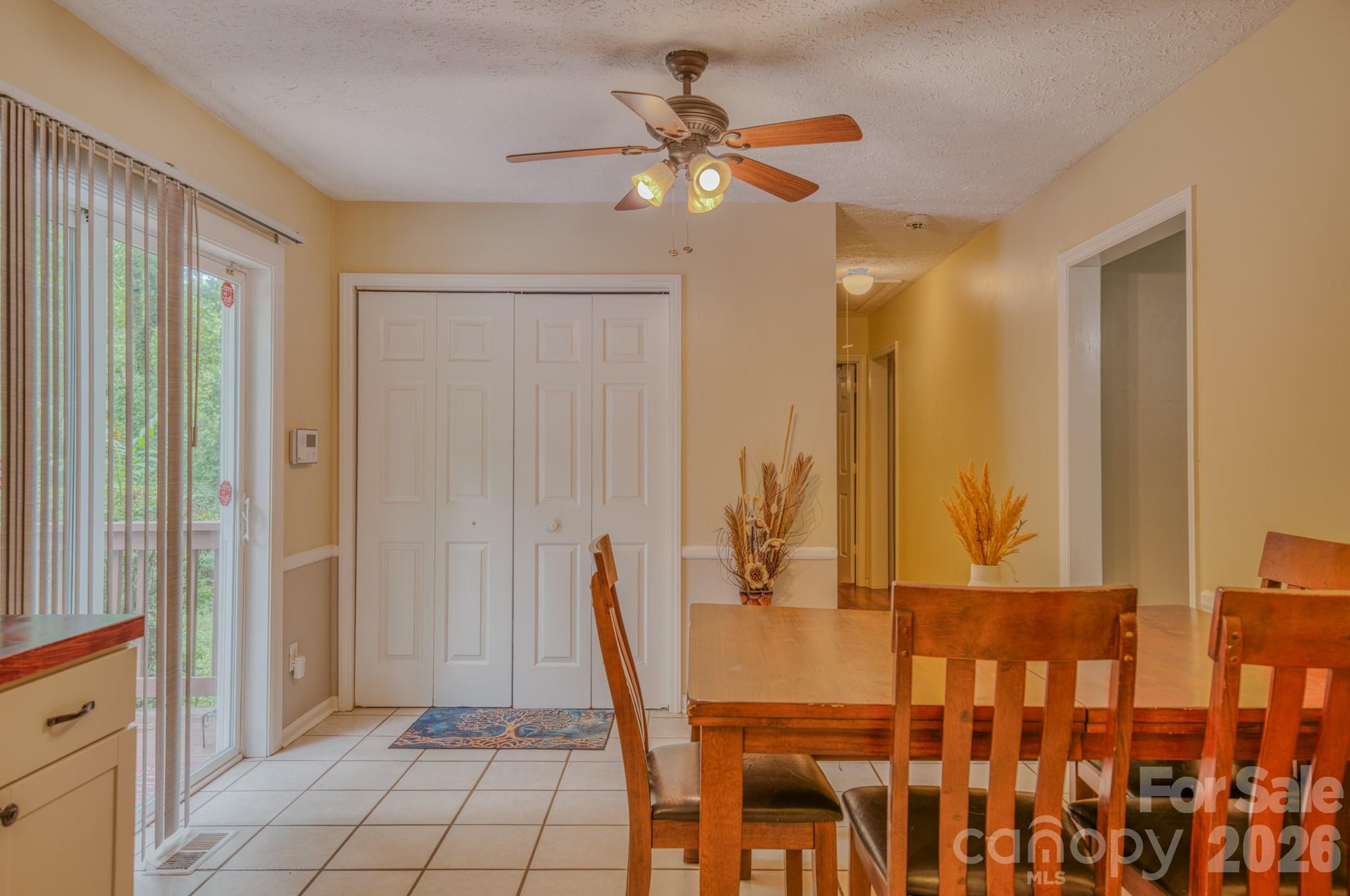 112 Amelia Drive — Hendersonville