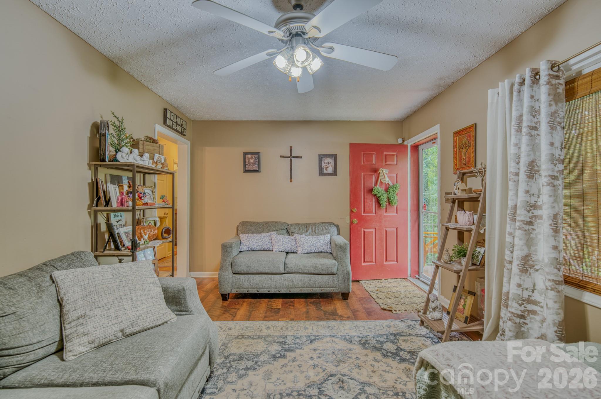 112 Amelia Drive — Hendersonville