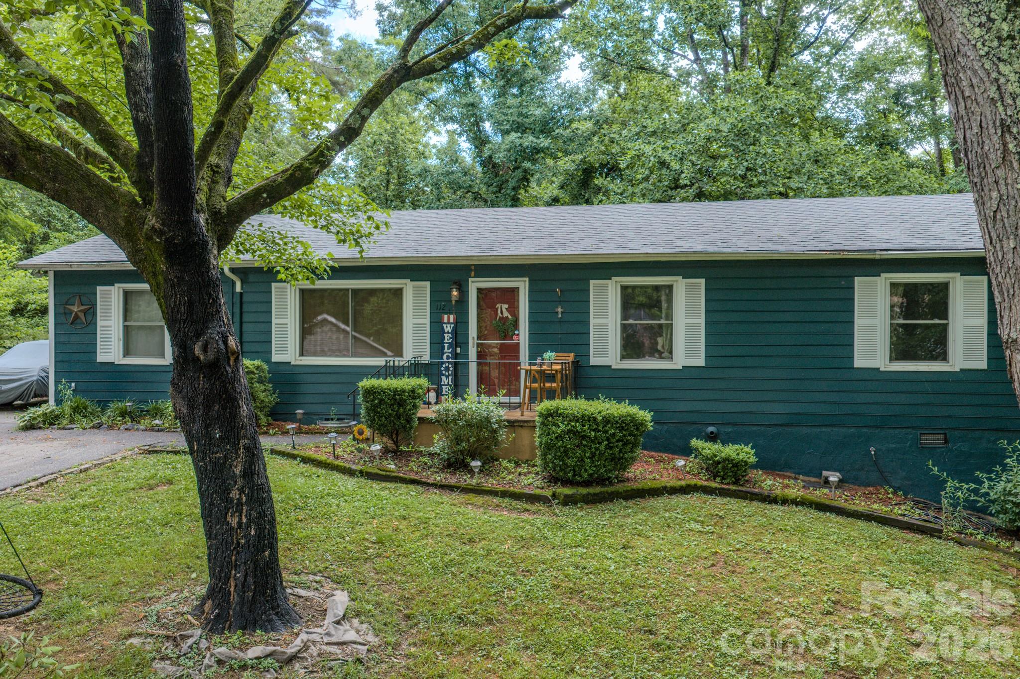 112 Amelia Drive — Hendersonville
