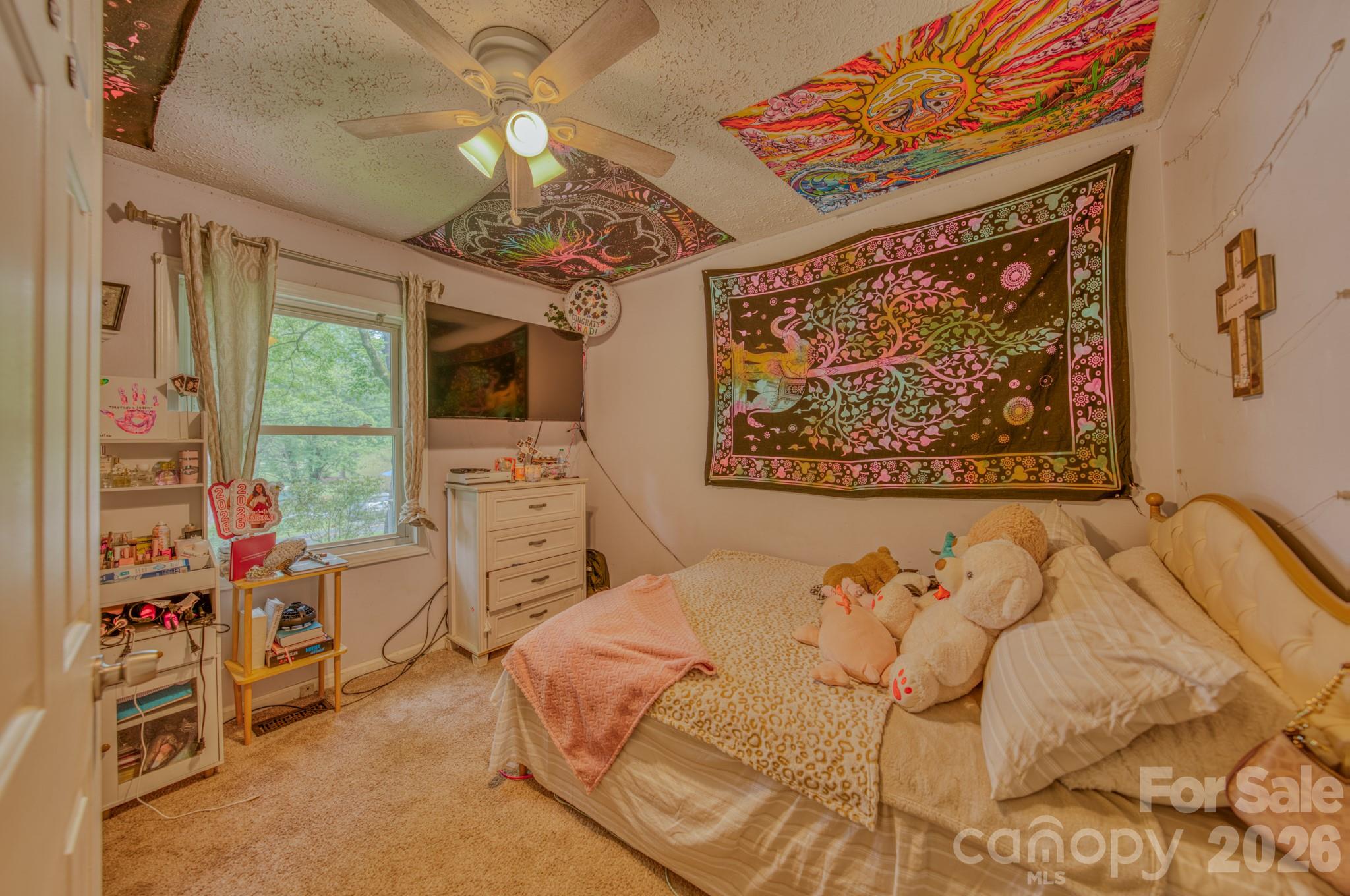 112 Amelia Drive — Hendersonville