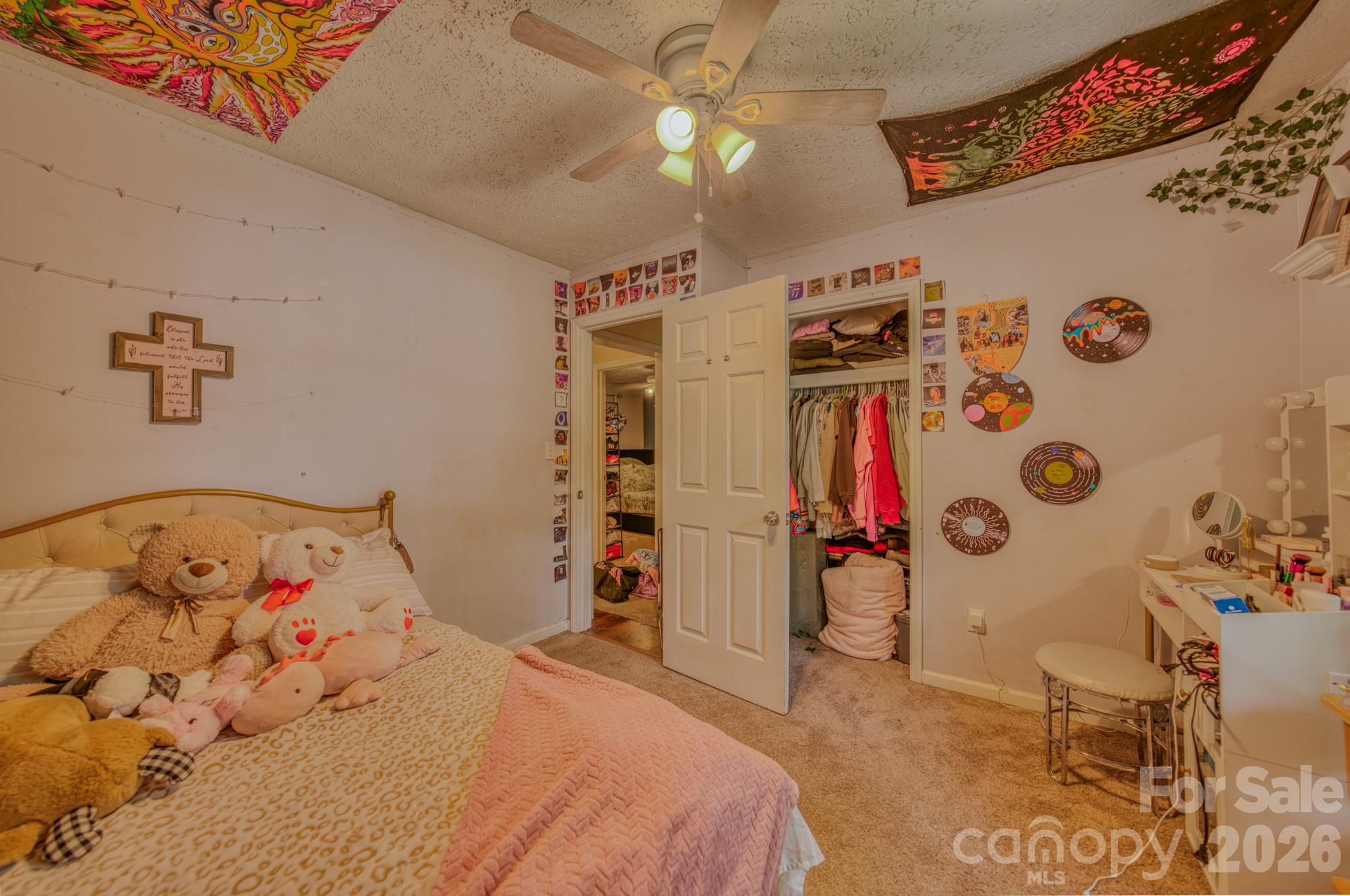 112 Amelia Drive — Hendersonville