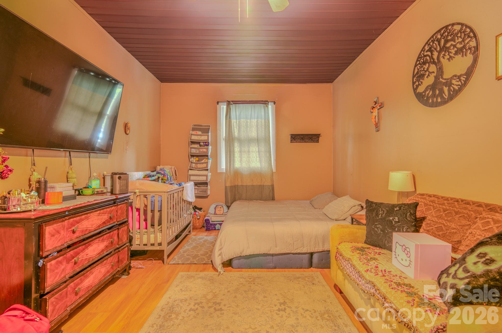 112 Amelia Drive — Hendersonville