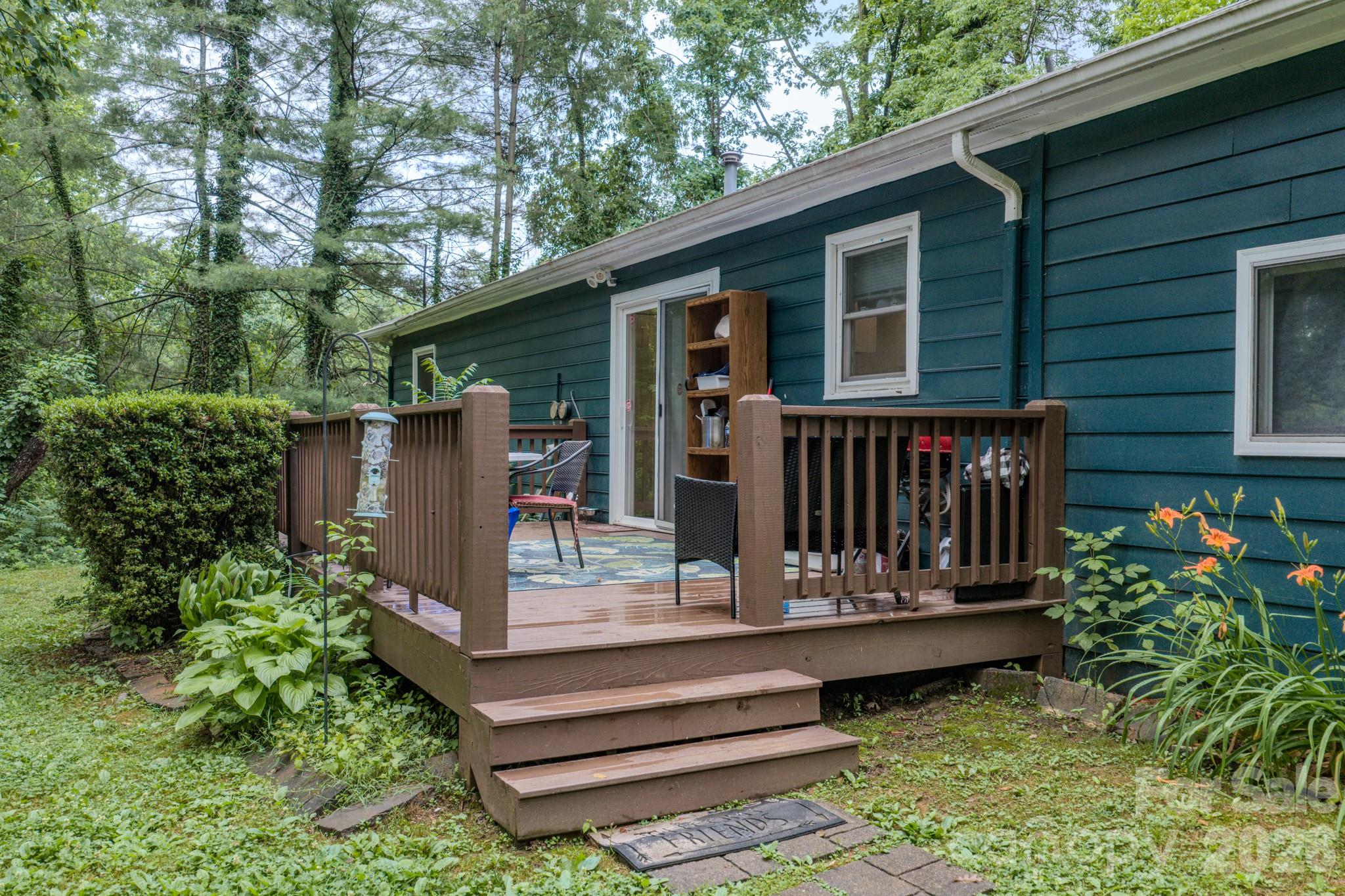 112 Amelia Drive — Hendersonville