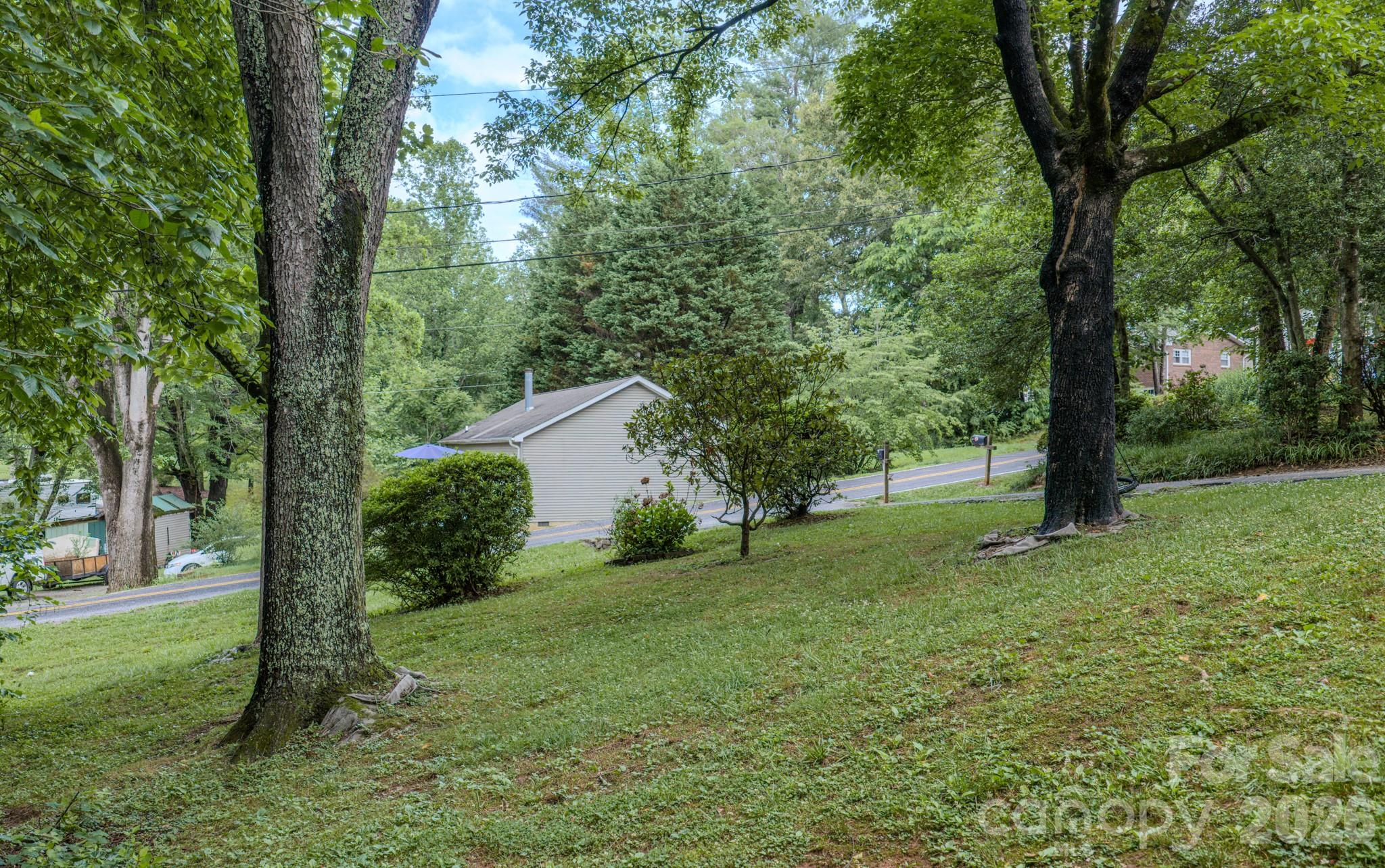 112 Amelia Drive — Hendersonville