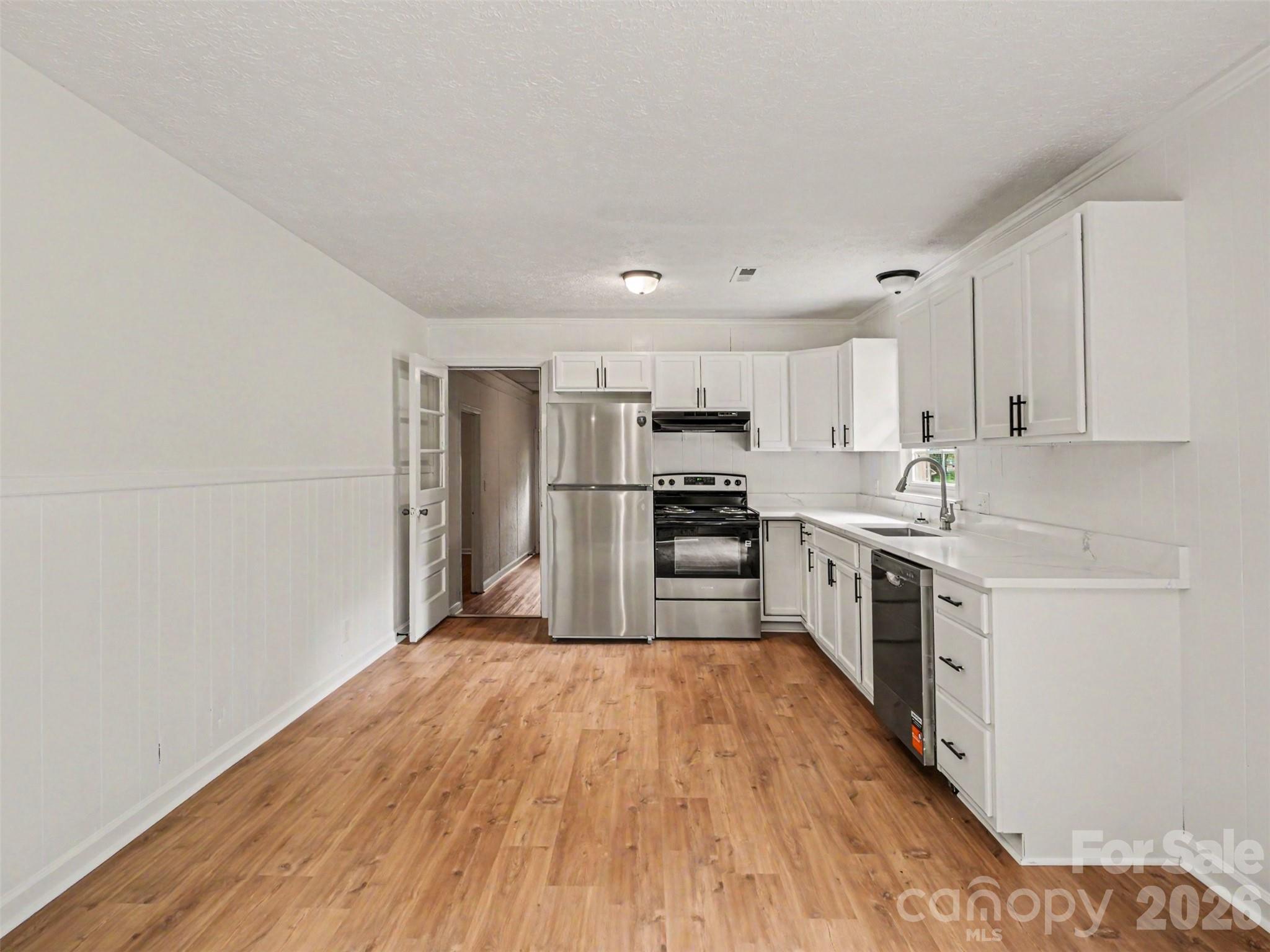 211 Lakeview Road — Cherryville