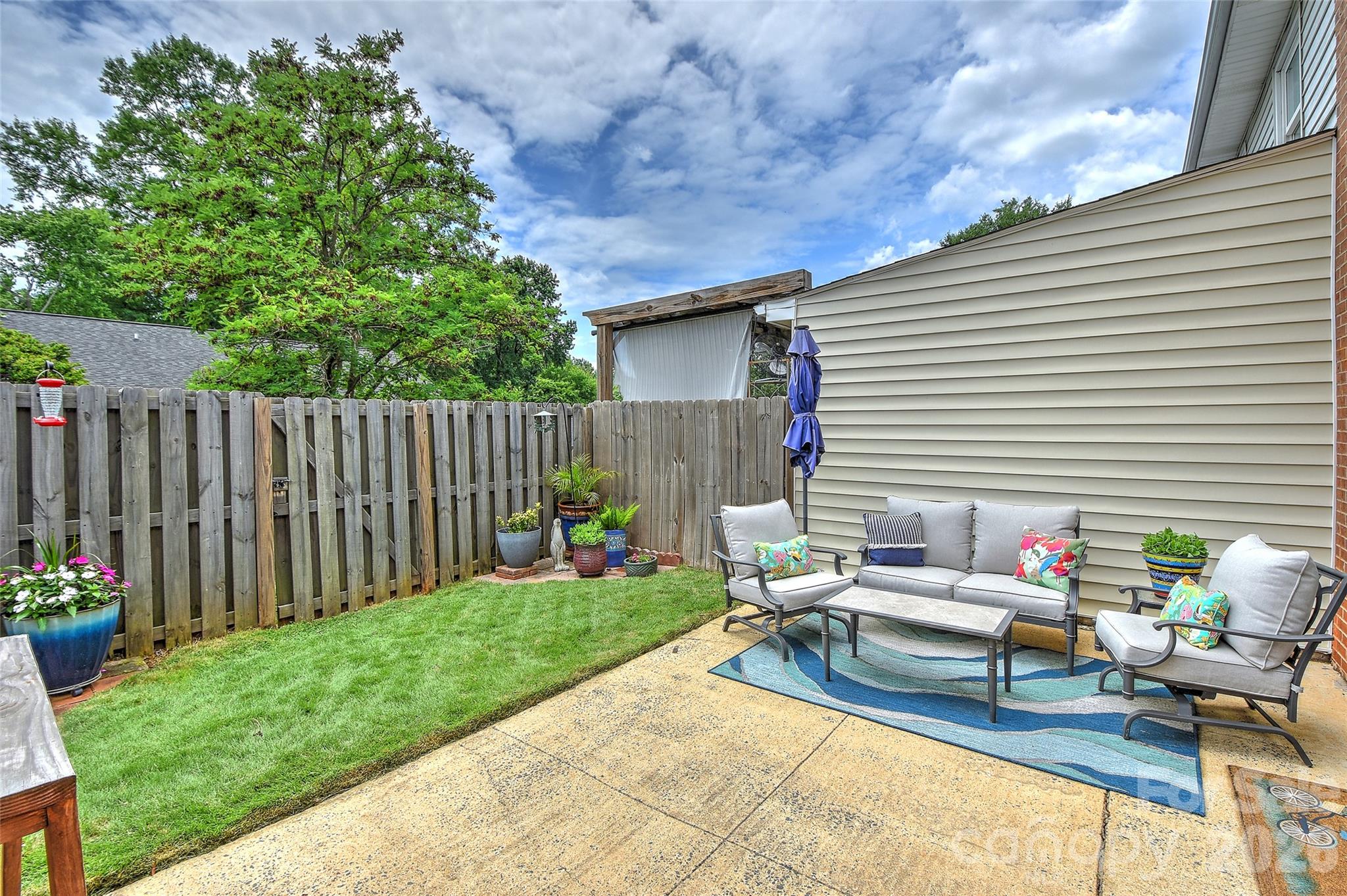 8333 Knights Bridge Road — Charlotte