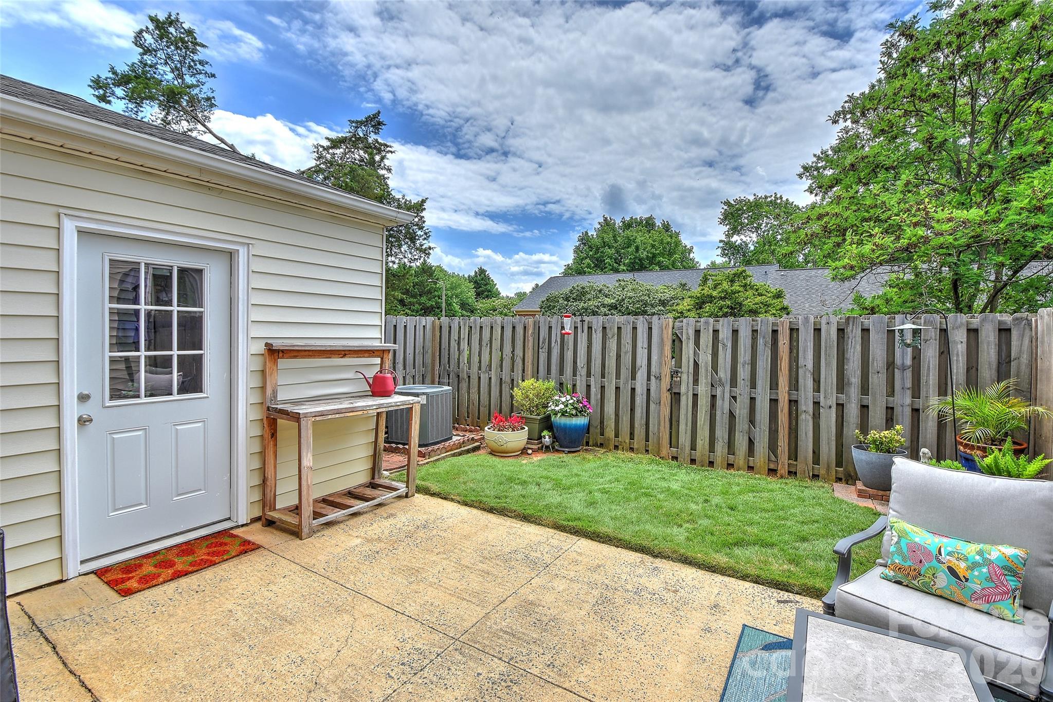 8333 Knights Bridge Road — Charlotte