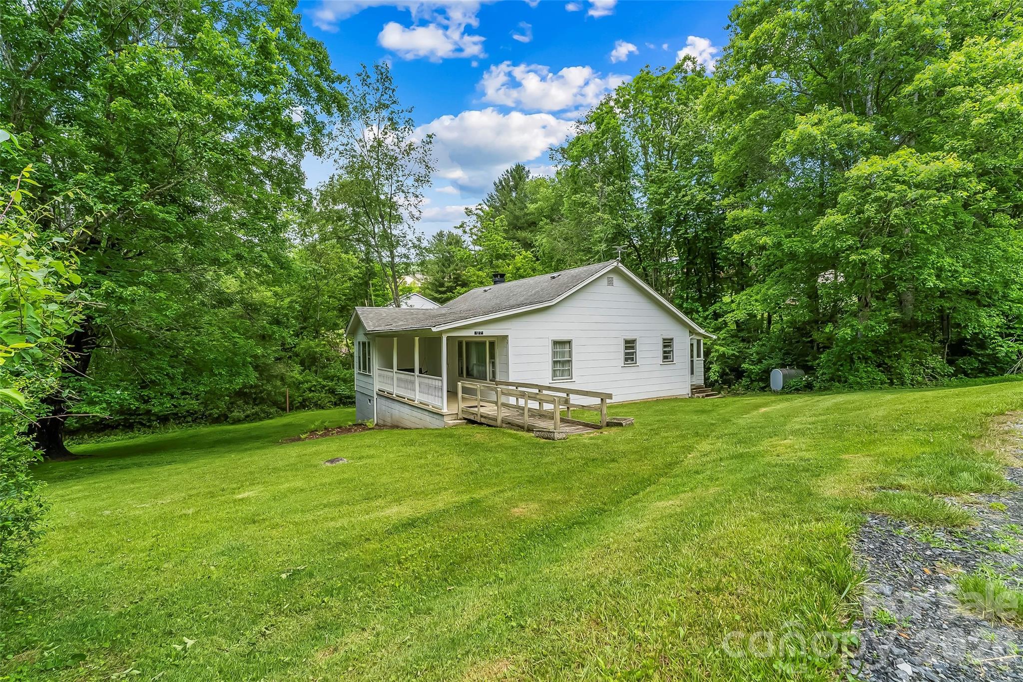 127 Stafford Road — Spruce Pine