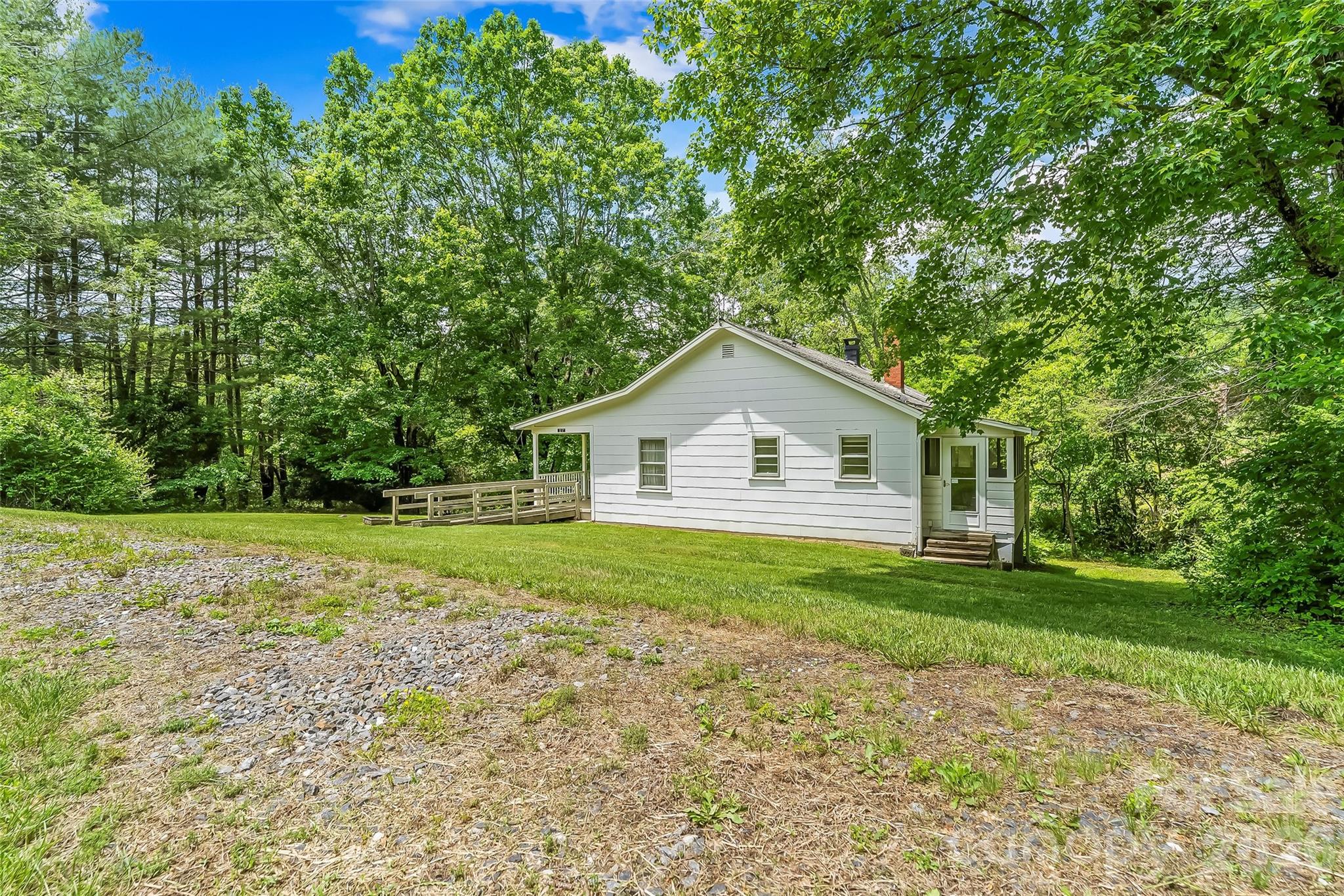 127 Stafford Road — Spruce Pine