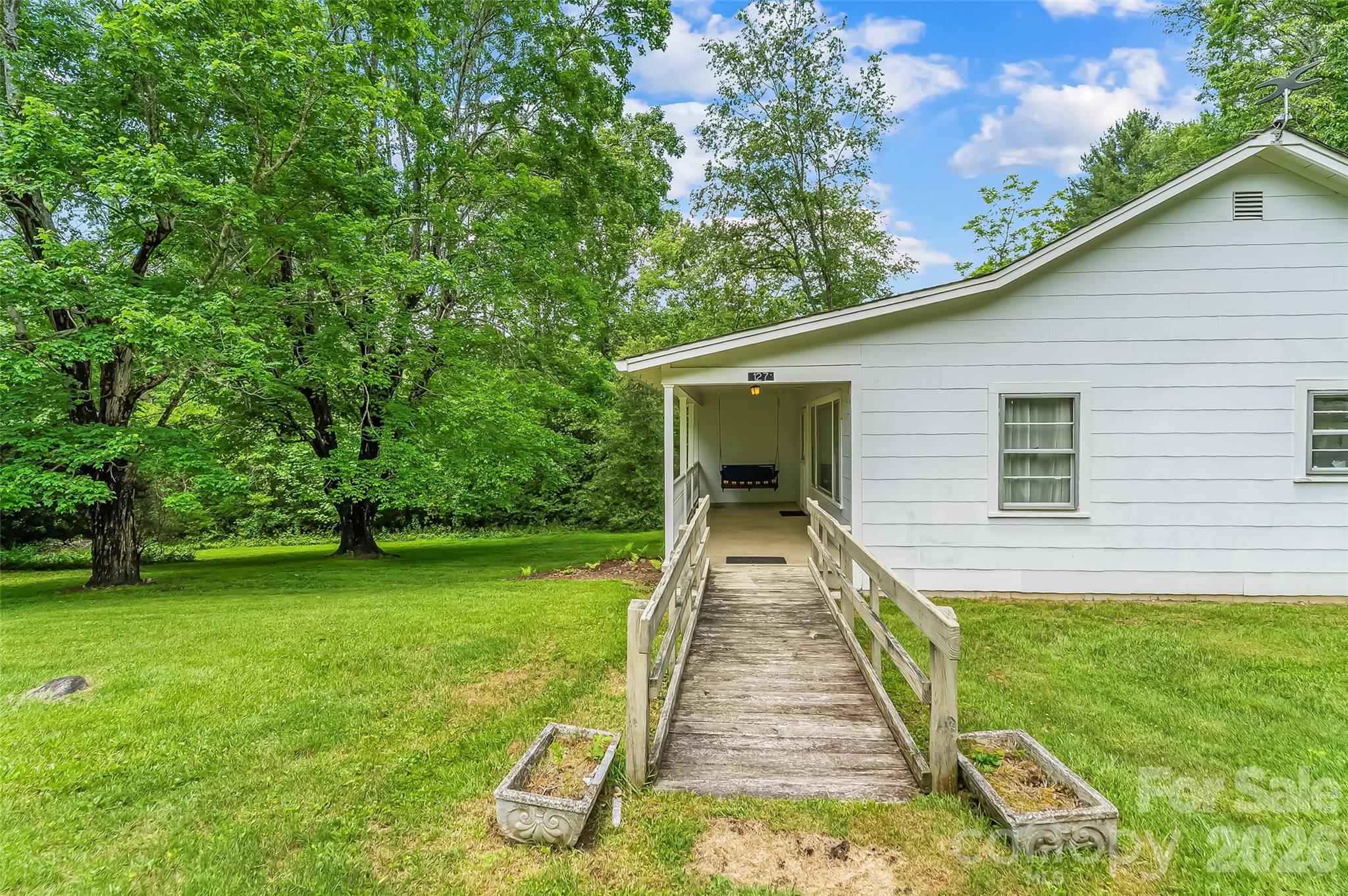127 Stafford Road — Spruce Pine