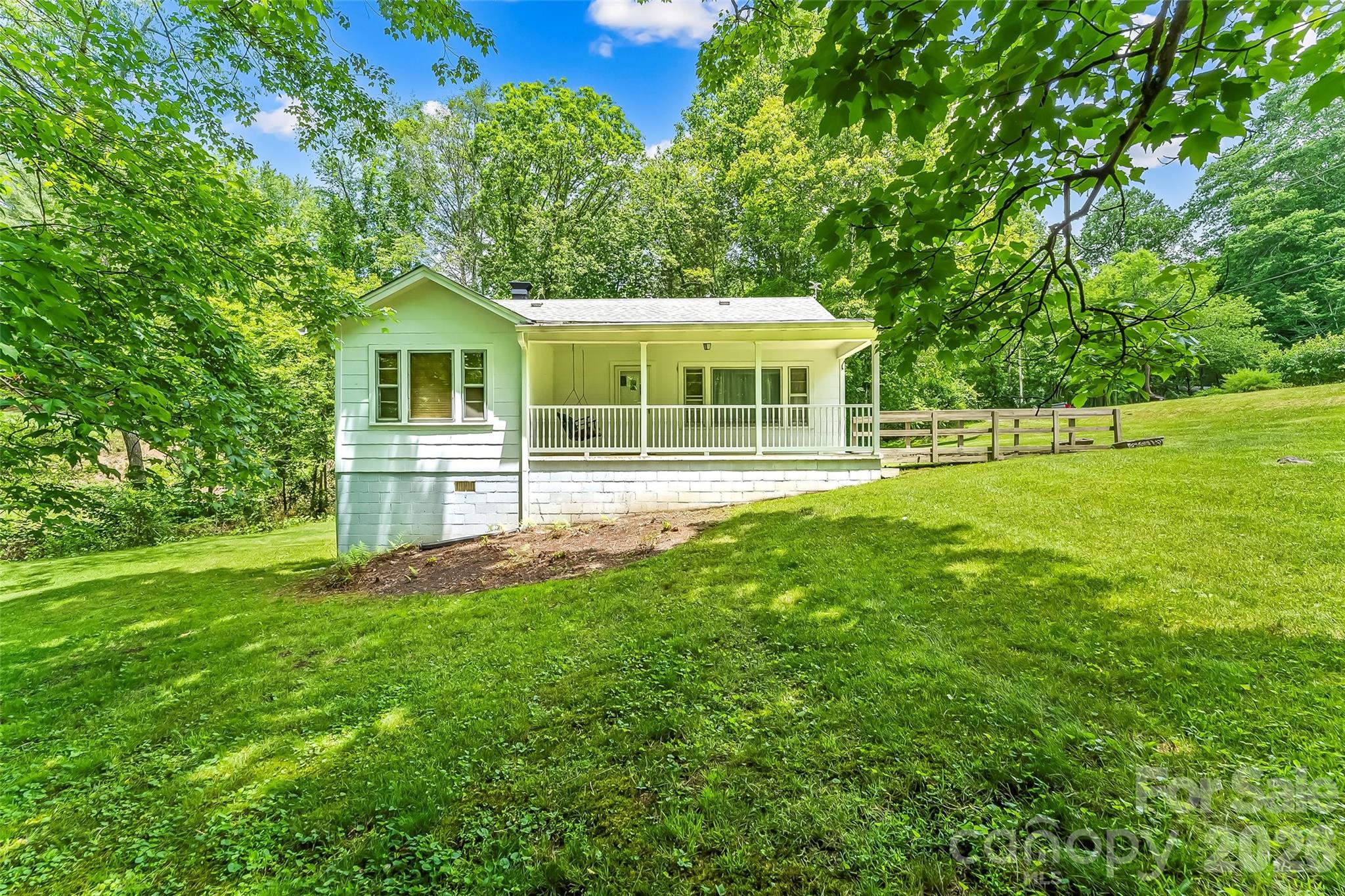 127 Stafford Road — Spruce Pine